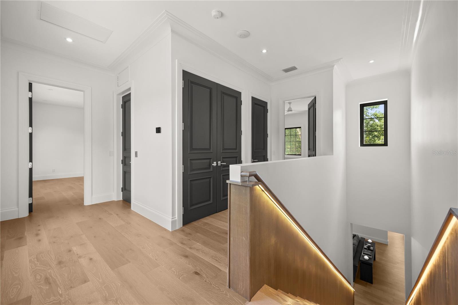 O6353083 Property Photo