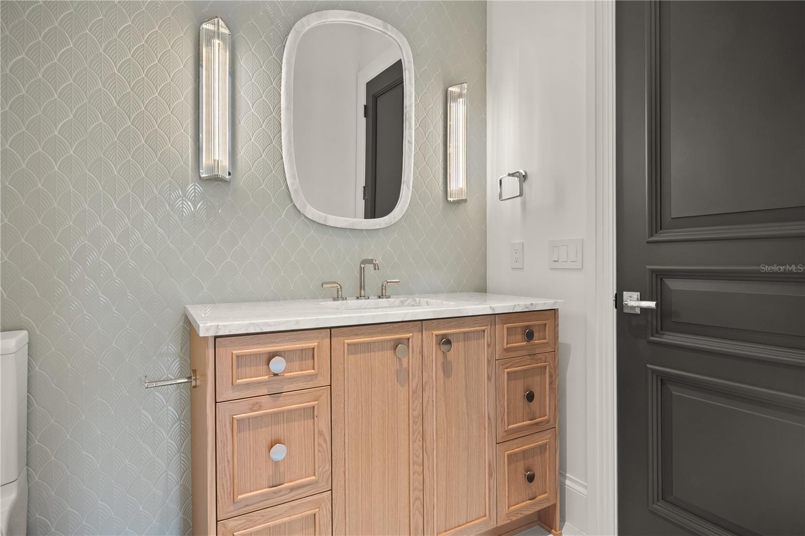 O6353083 Property Photo