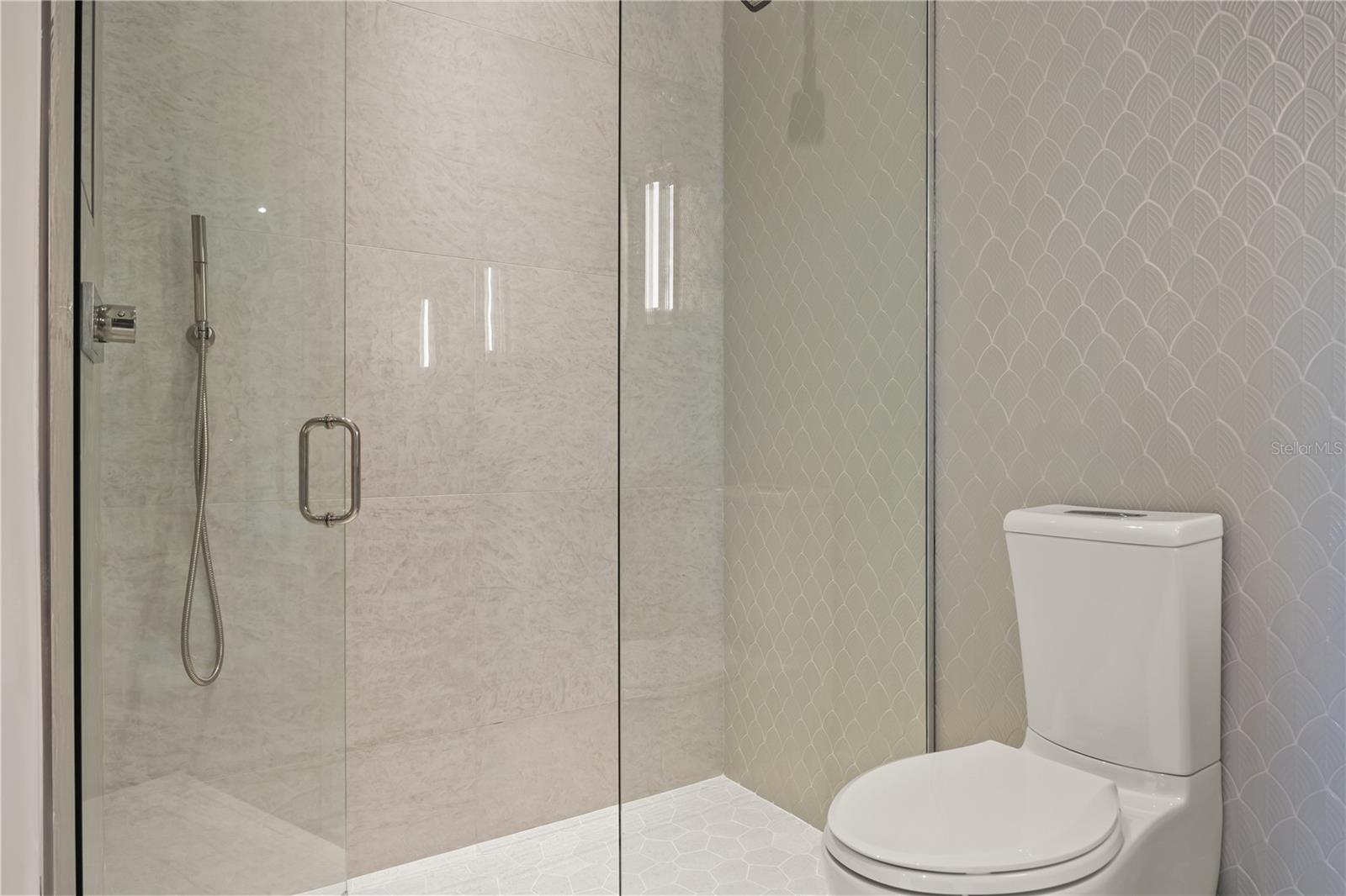 O6353083 Property Photo