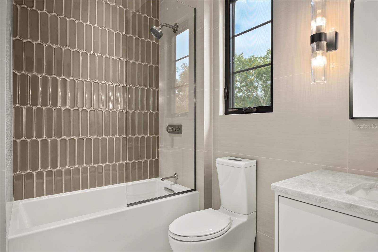 O6353083 Property Photo