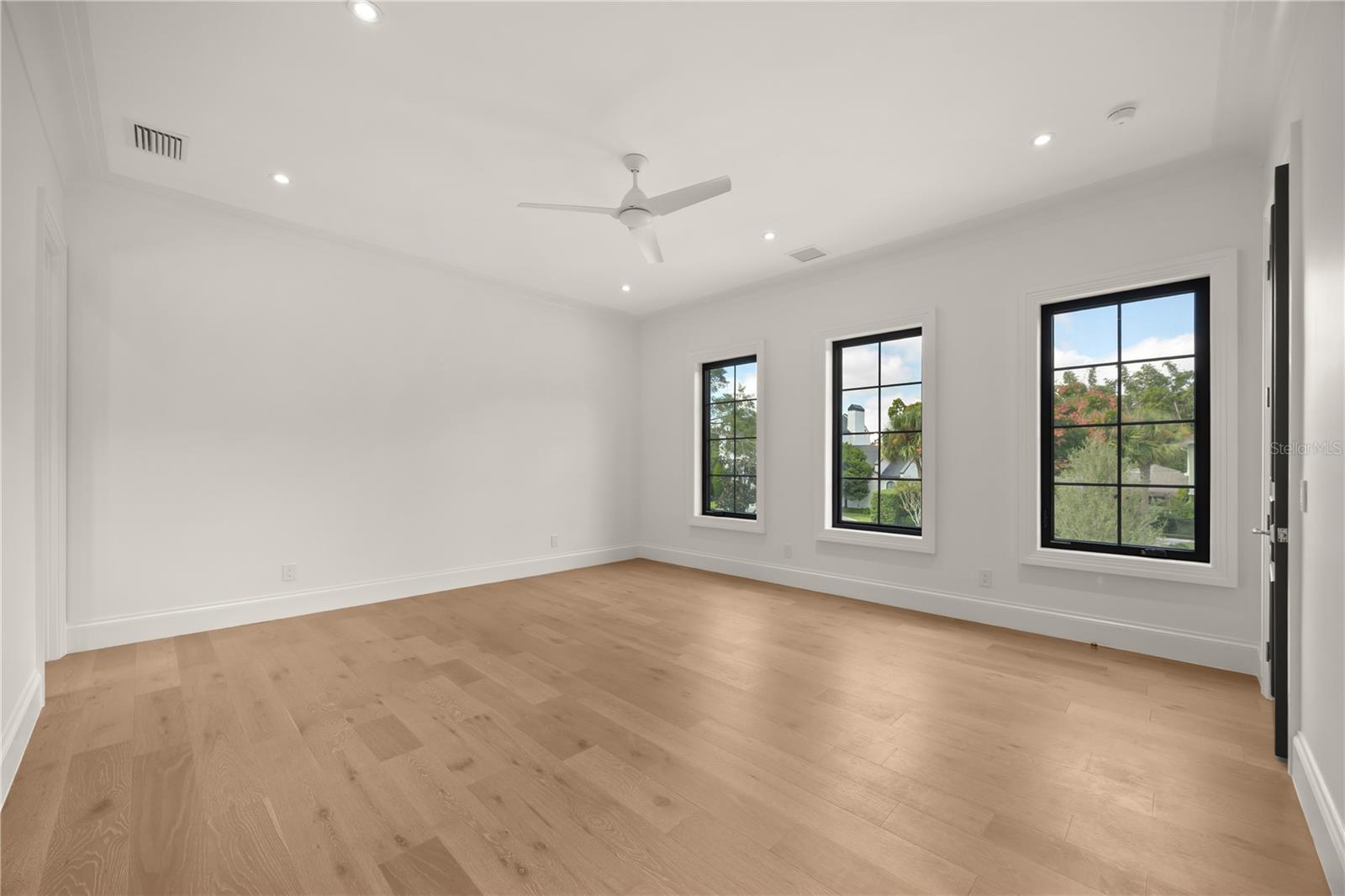 O6353083 Property Photo