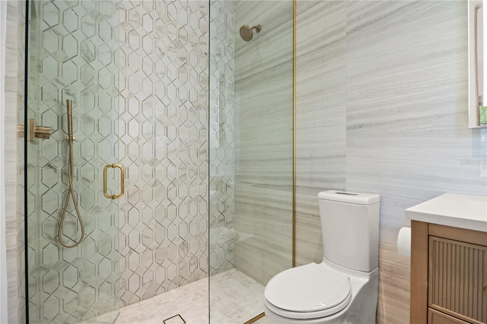 O6353083 Property Photo