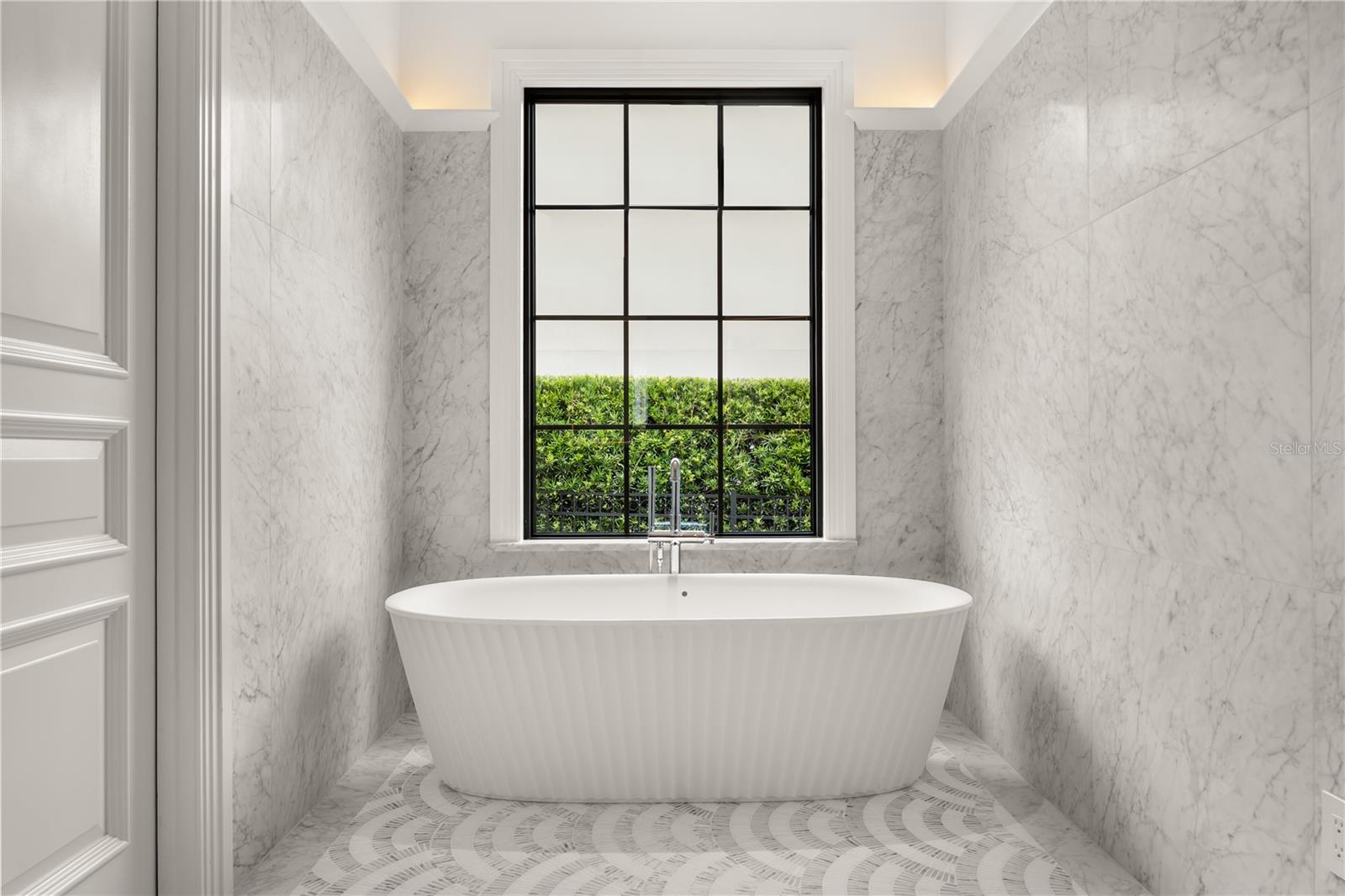 O6353083 Property Photo