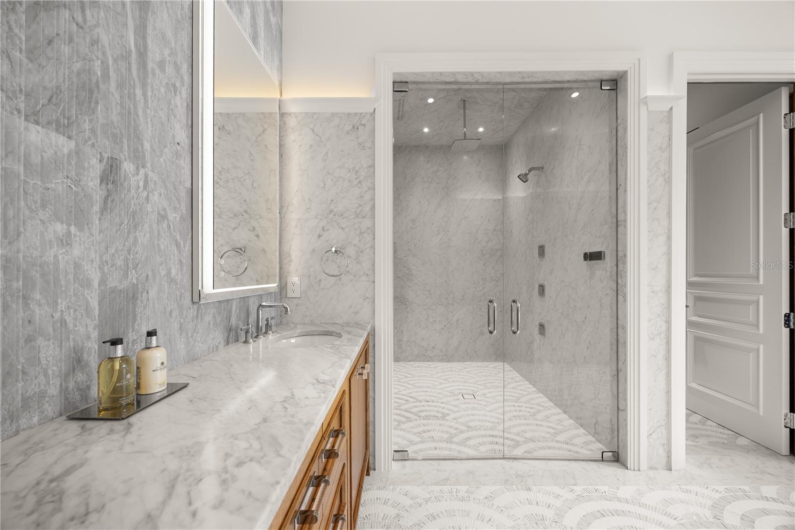 O6353083 Property Photo