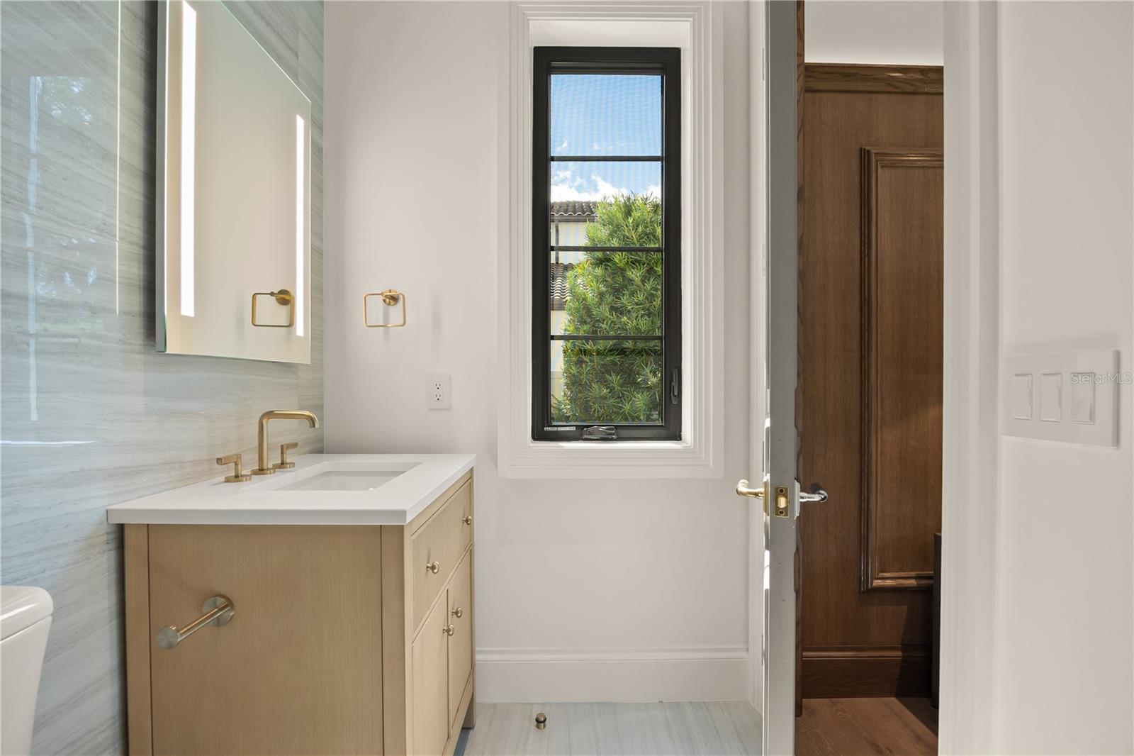 O6353083 Property Photo