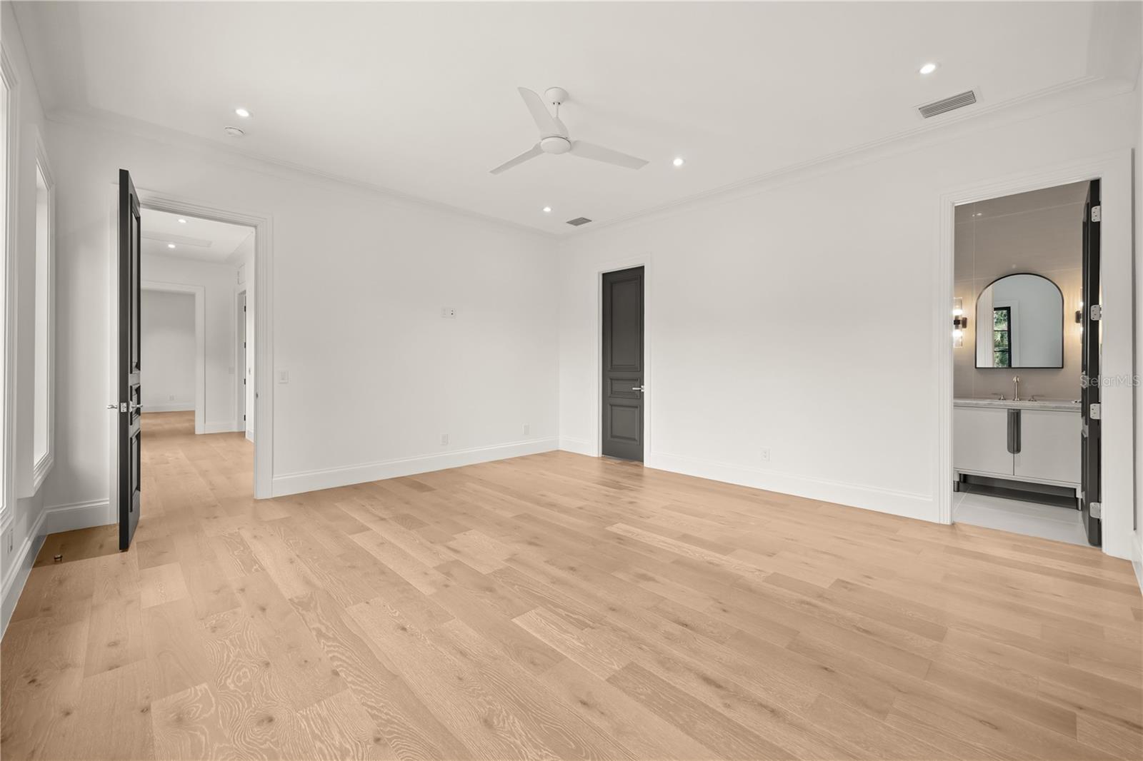 O6353083 Property Photo