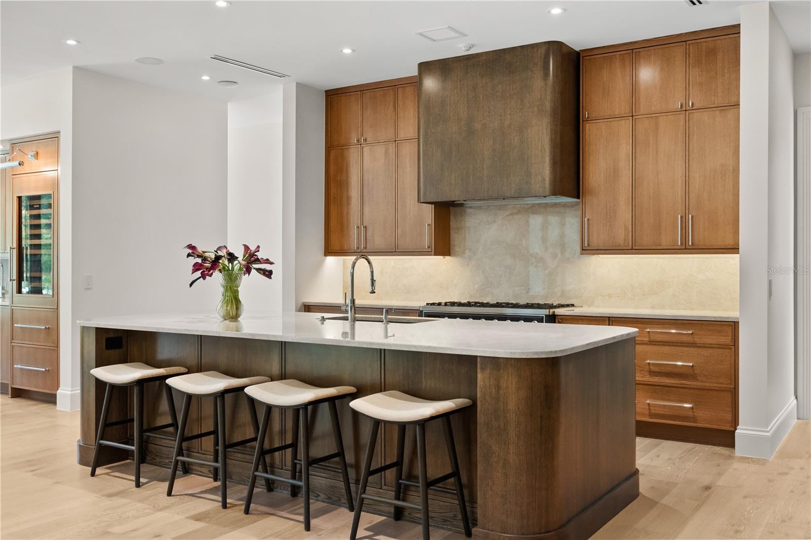 O6353083 Property Photo