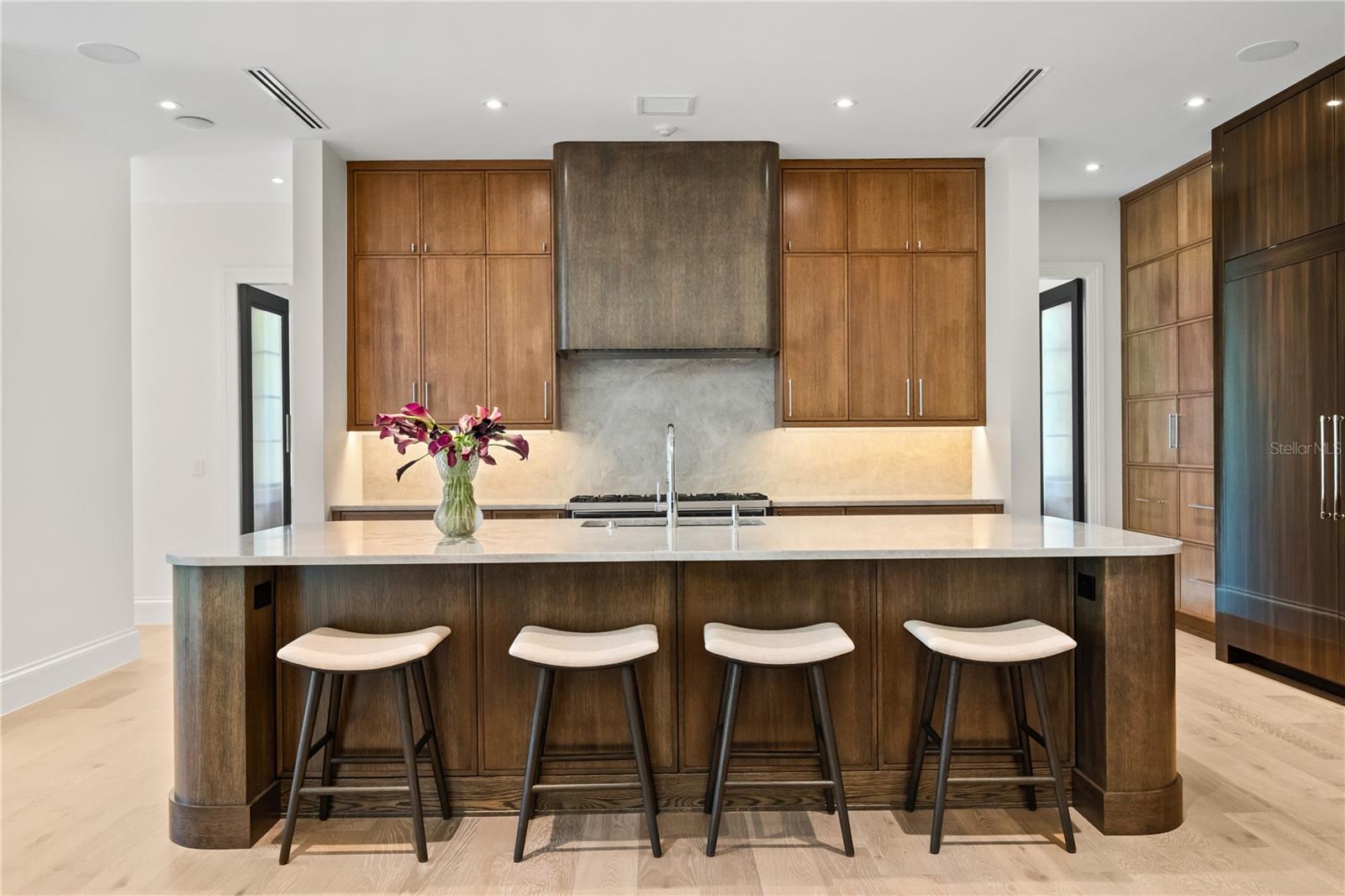 O6353083 Property Photo