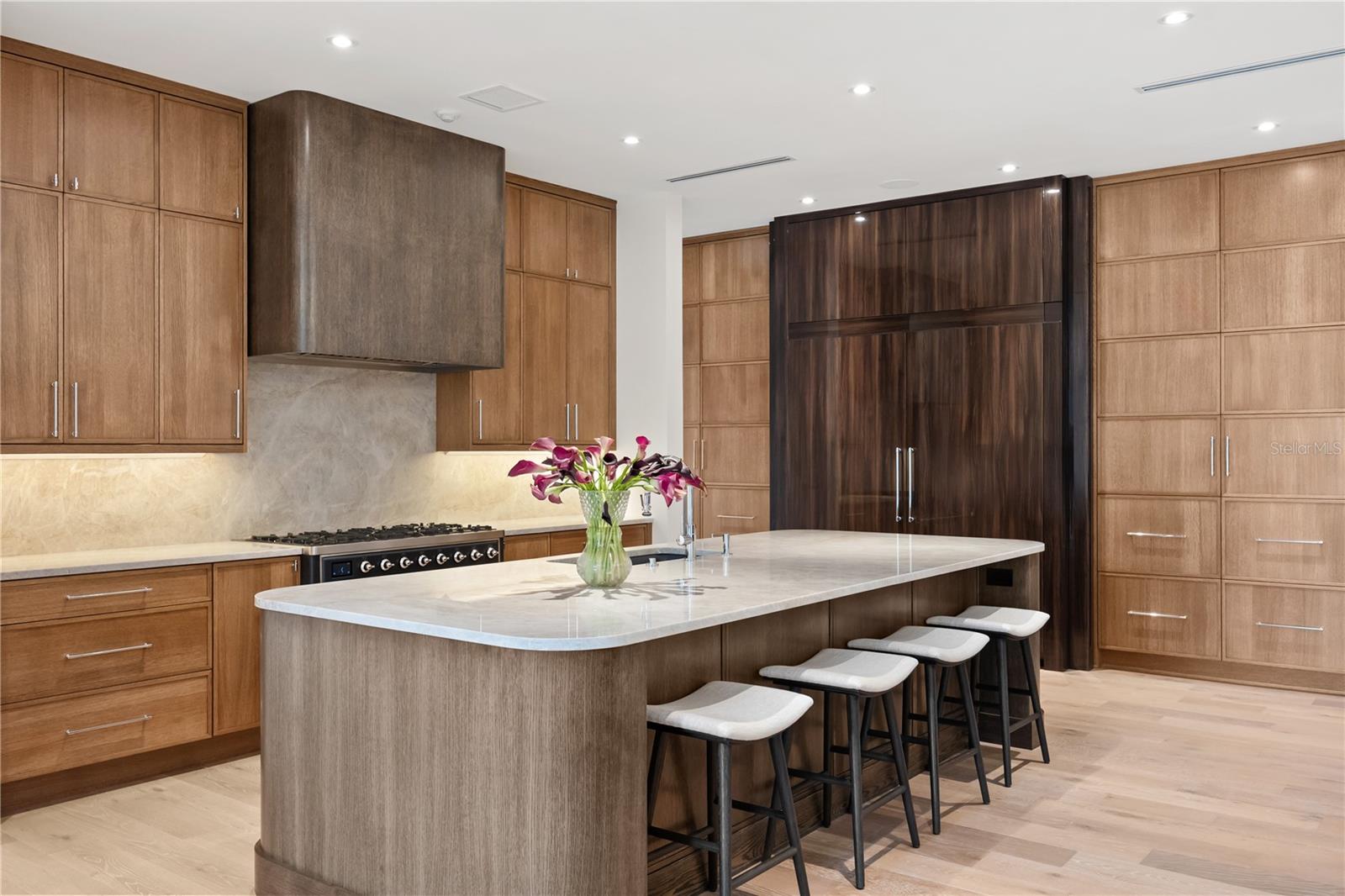 O6353083 Property Photo