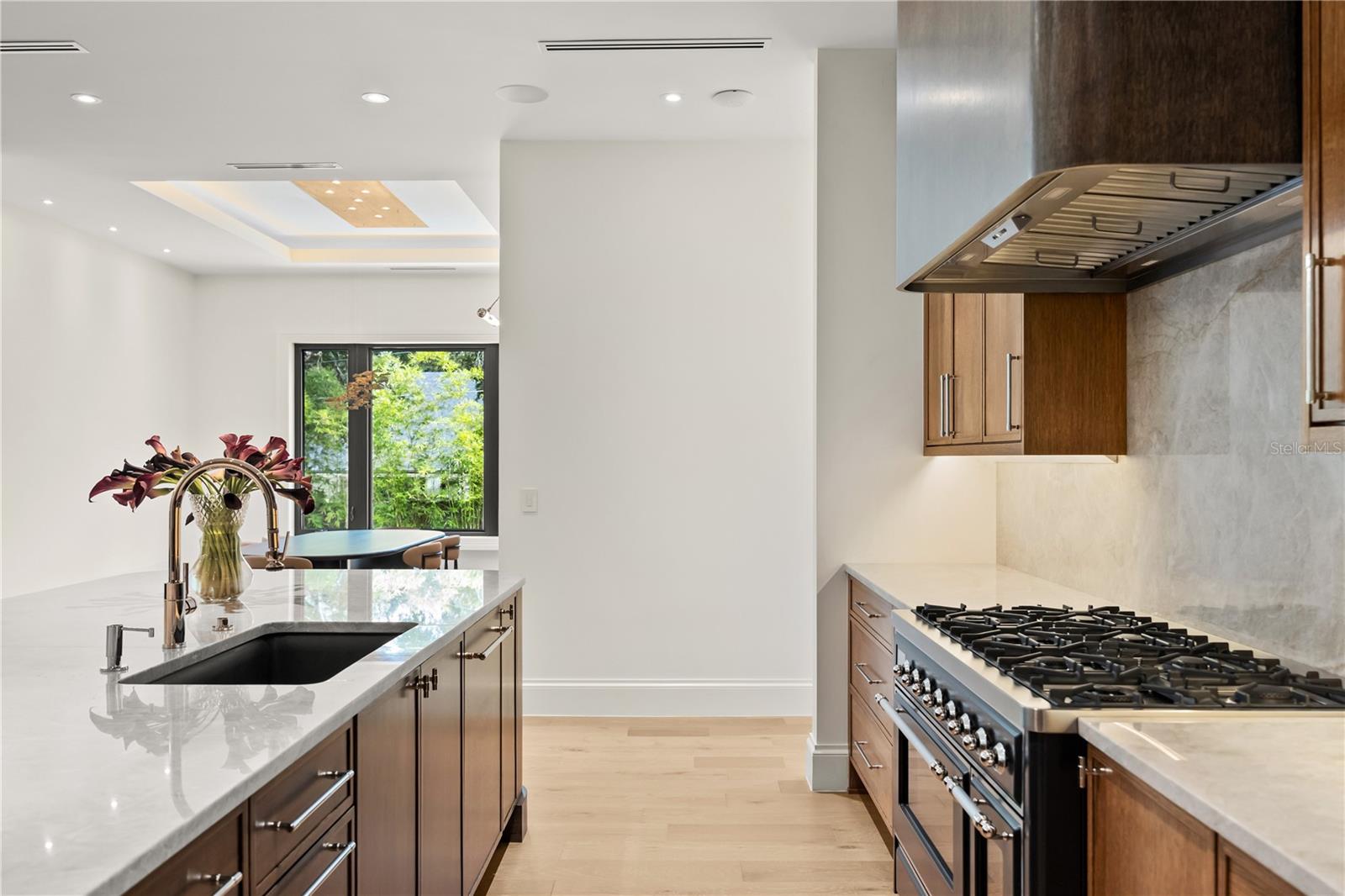 O6353083 Property Photo