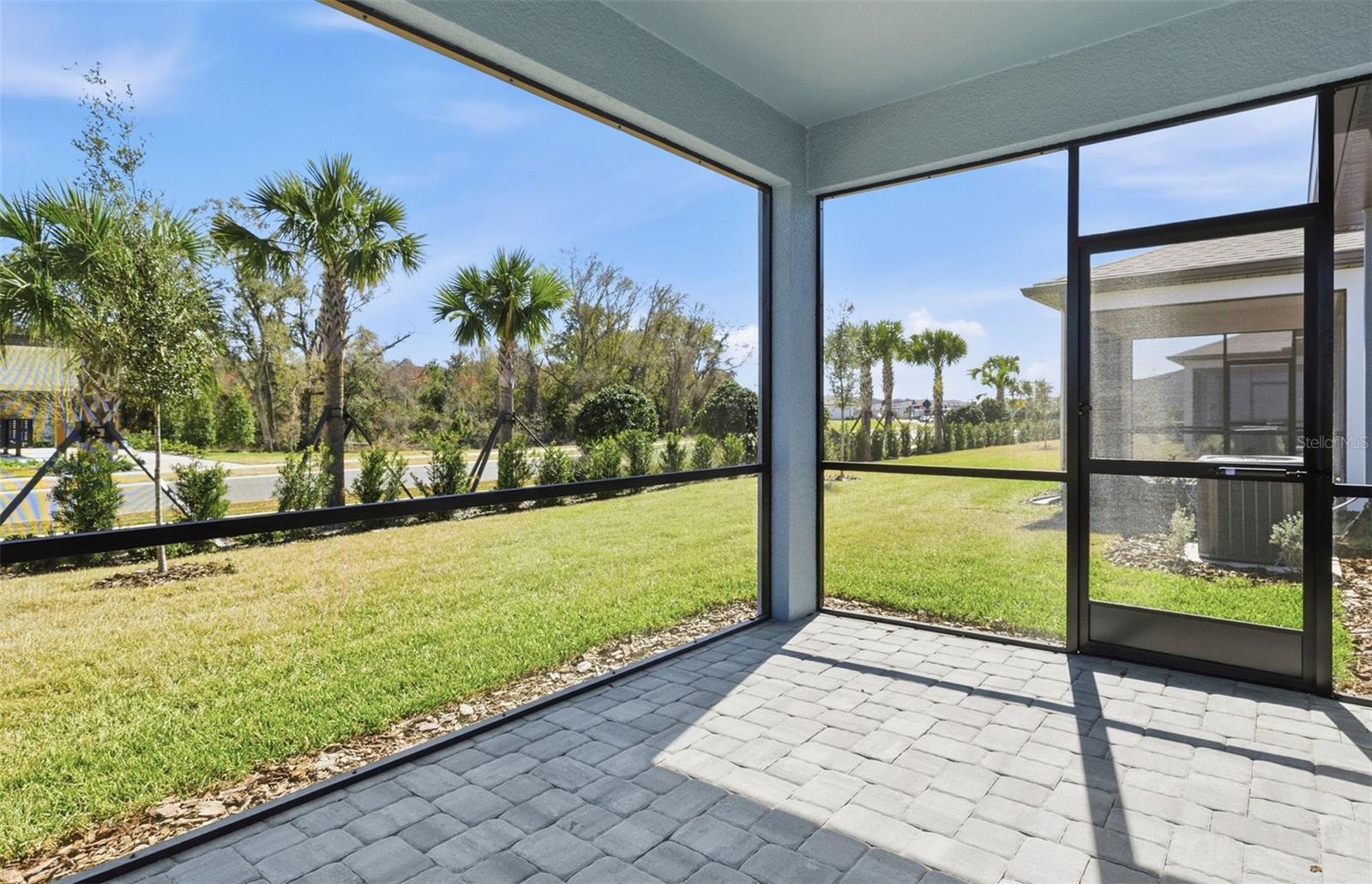 Covered Lanai w/Screen Enclosure