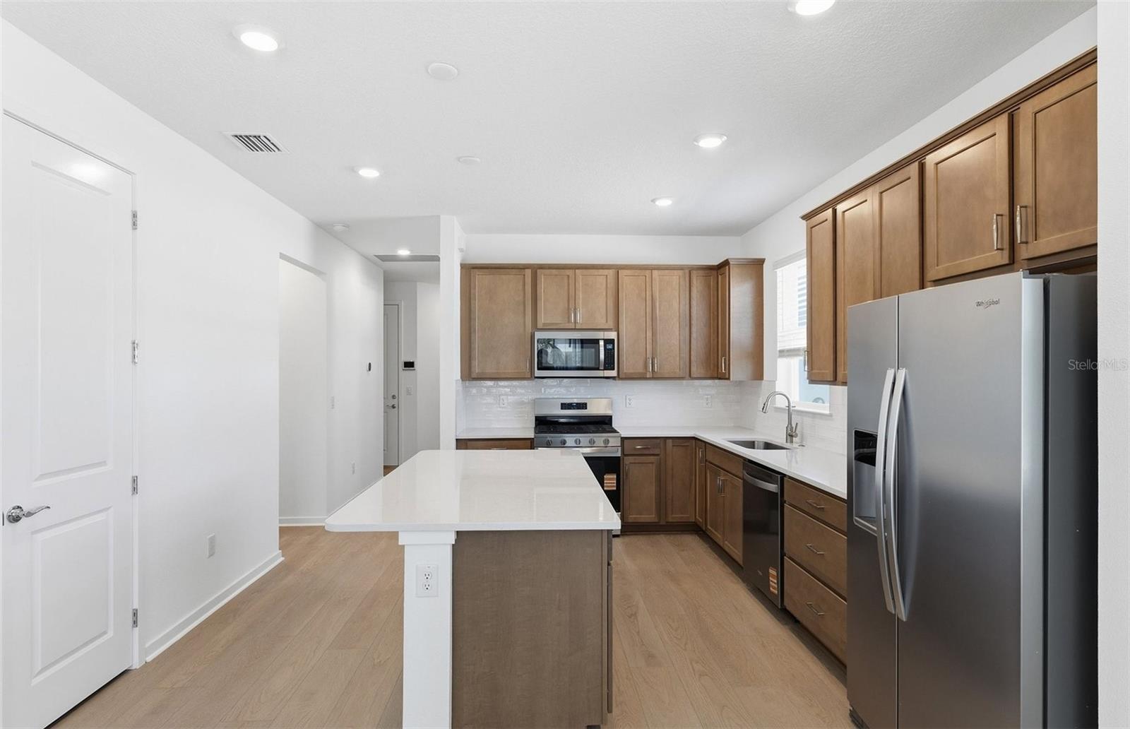 Center Island w/Storage