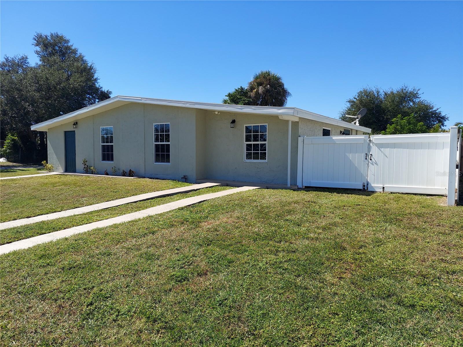 3165 CRESTWOOD DR, PORT CHARLOTTE, FL, 33952