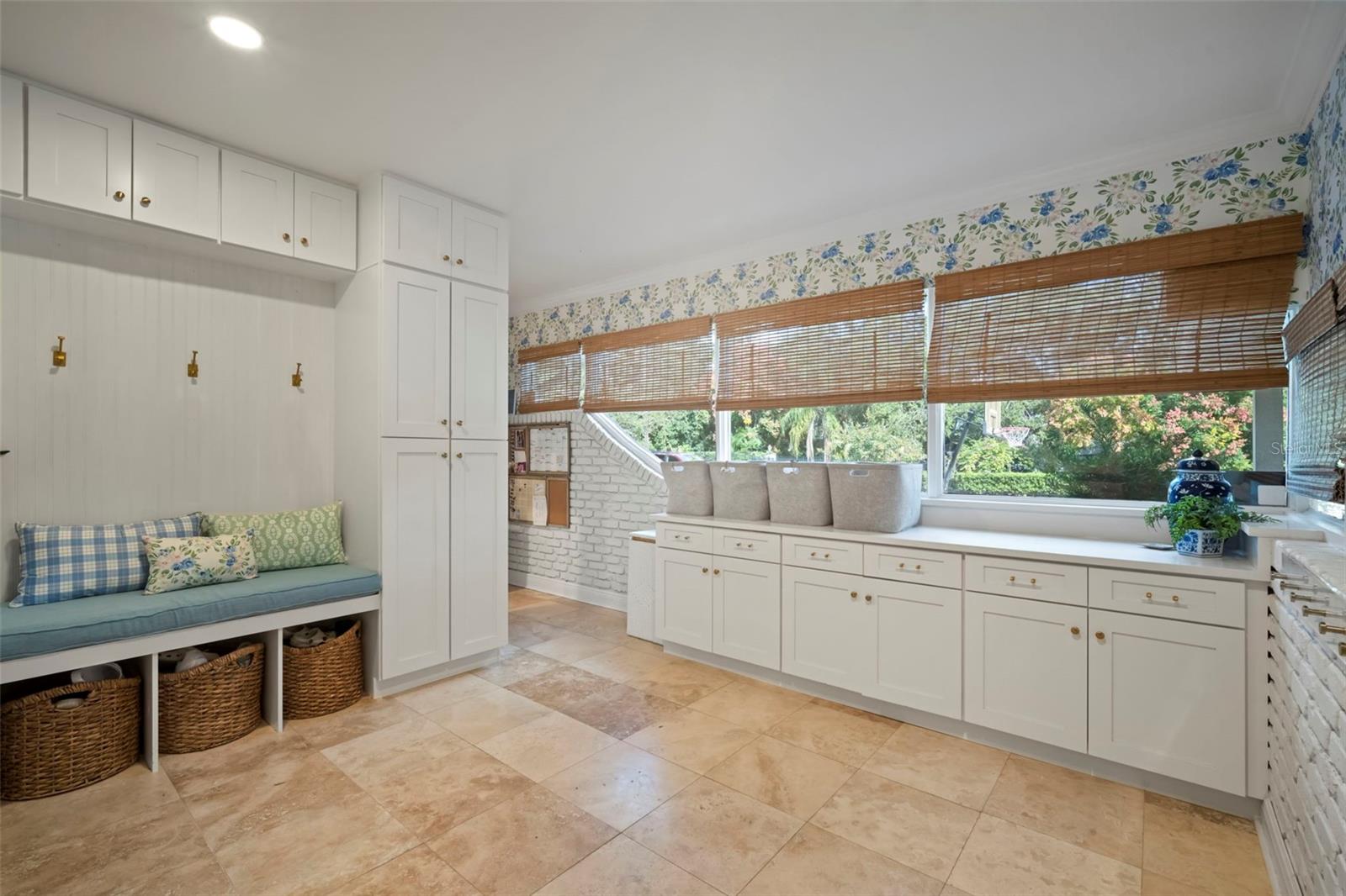 2802 LINTHICUM PL, TAMPA, FL, 33618