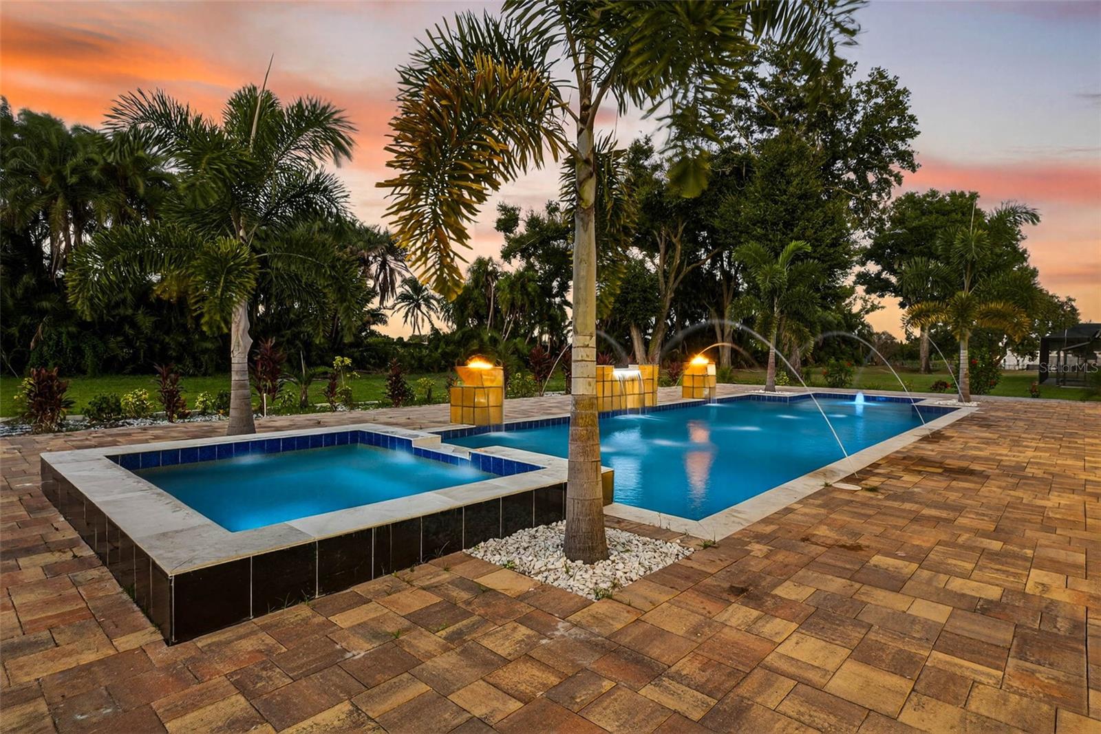 TB8438650 Property Photo