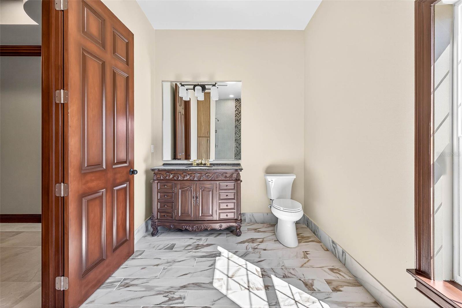 TB8438650 Property Photo