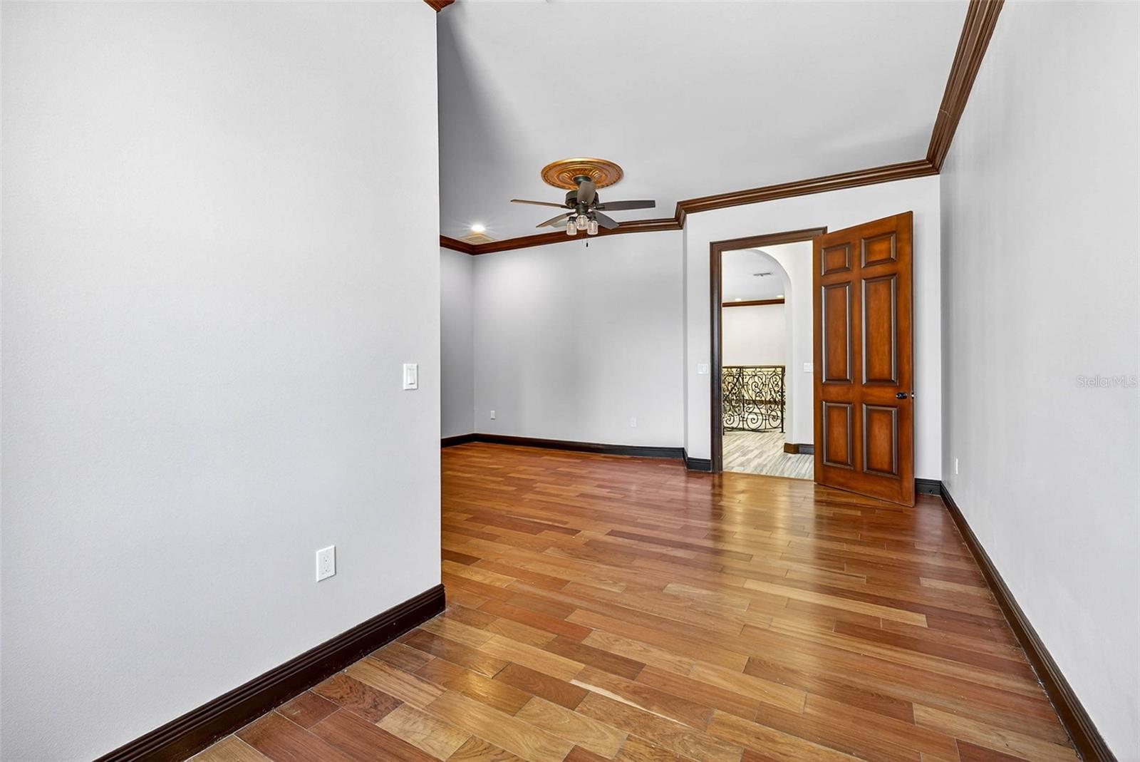 TB8438650 Property Photo