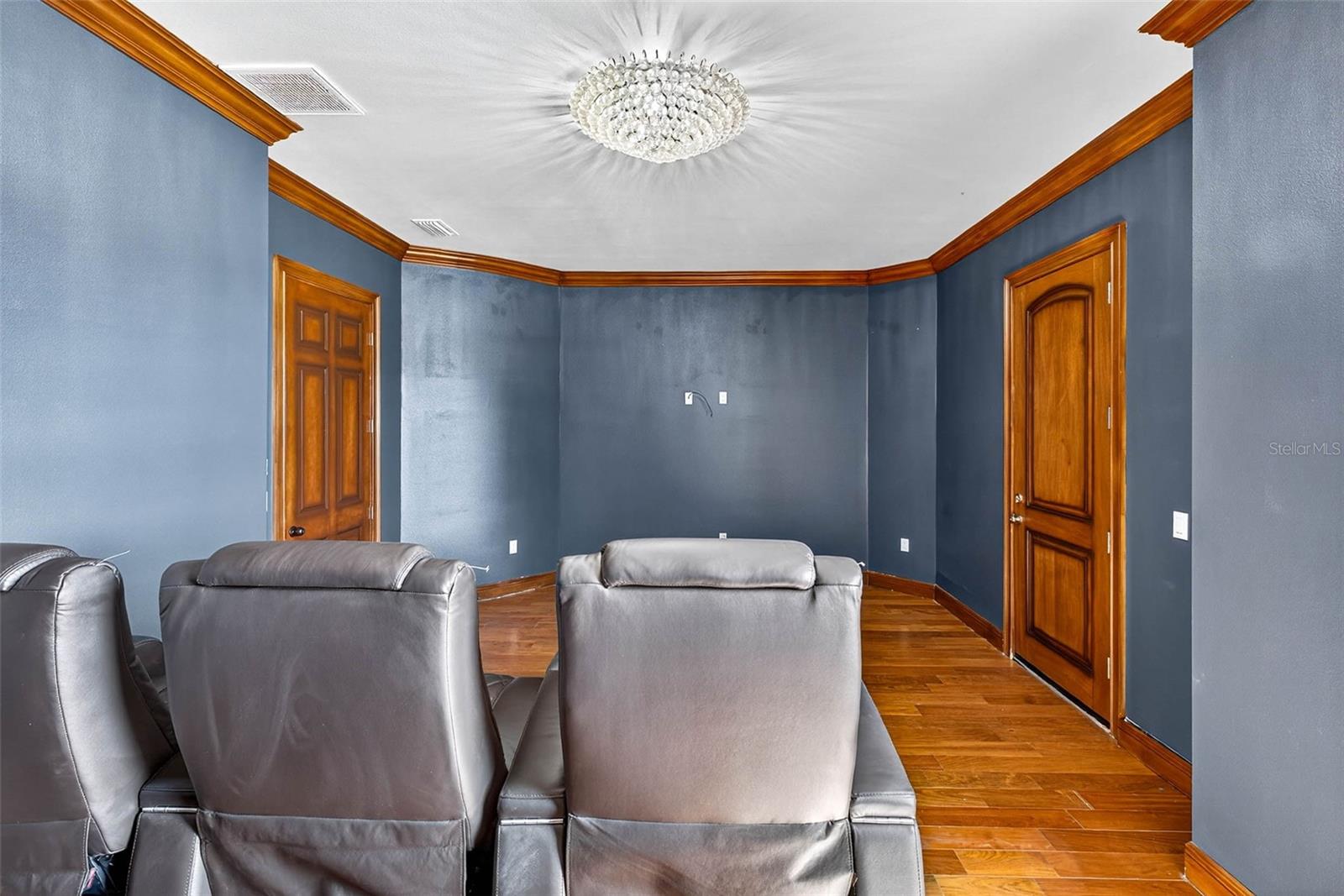 TB8438650 Property Photo