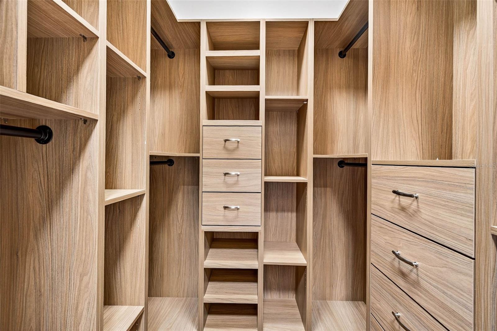 TB8438650 Property Photo