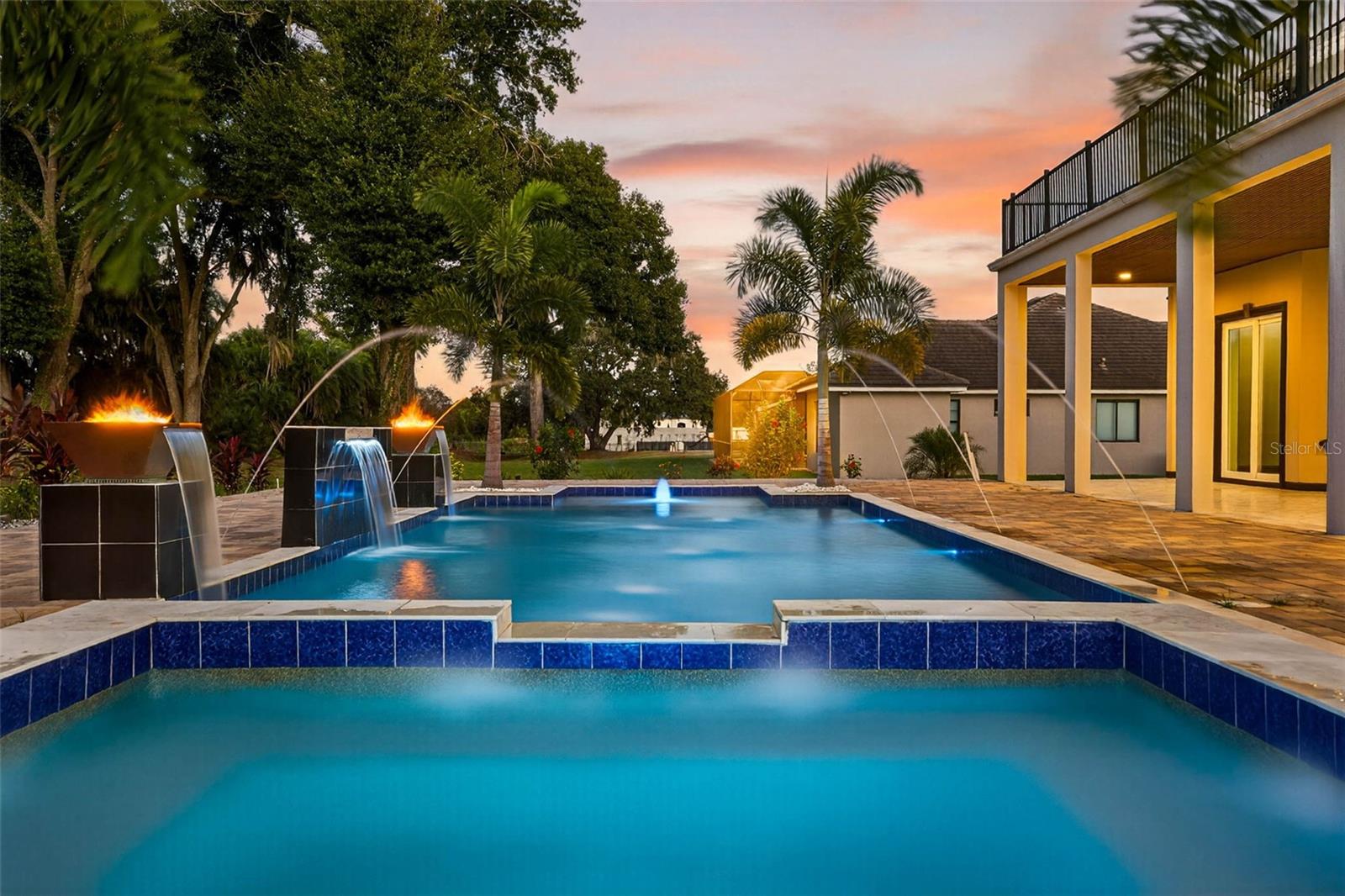 TB8438650 Property Photo