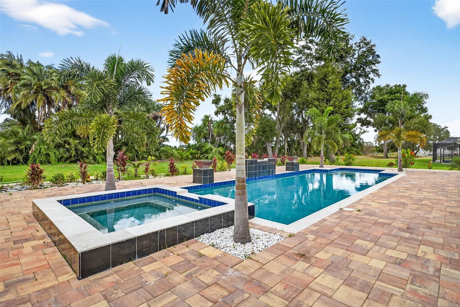 TB8438650 Property Photo