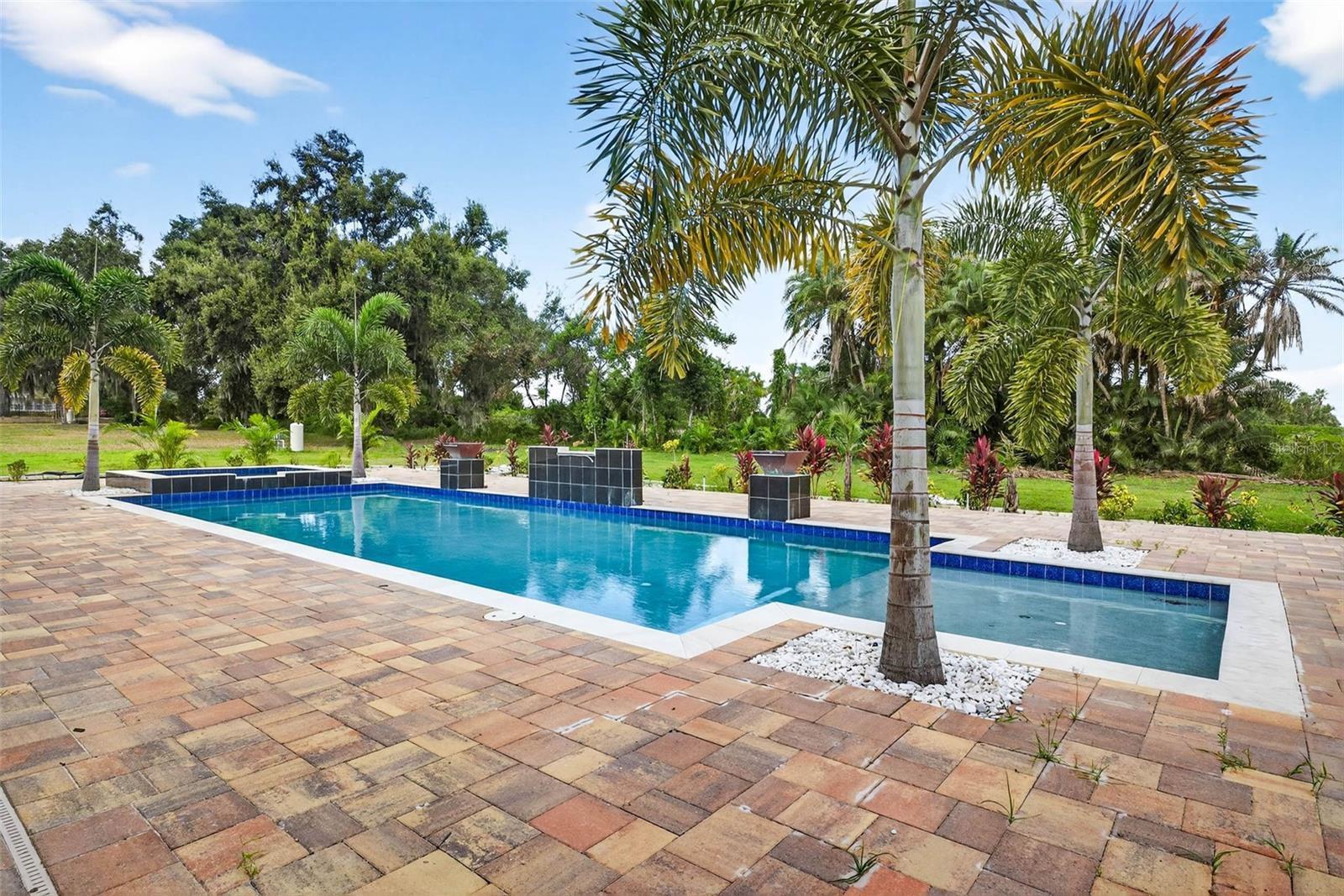 TB8438650 Property Photo