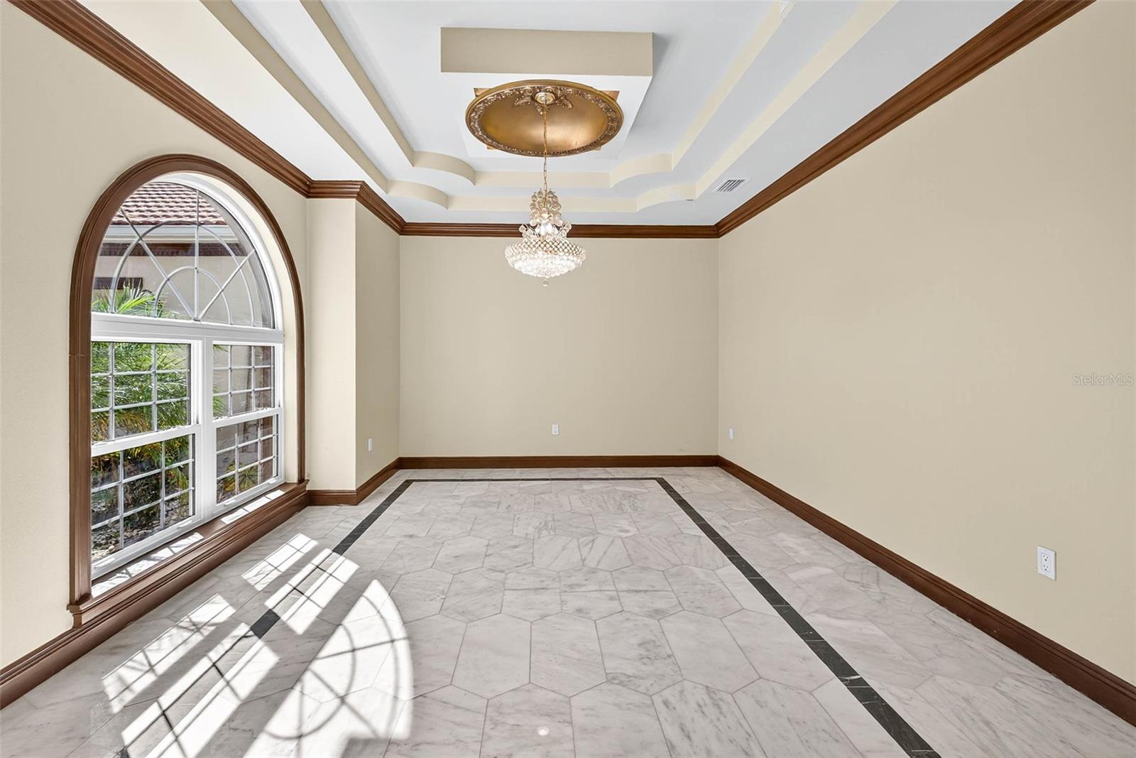 TB8438650 Property Photo