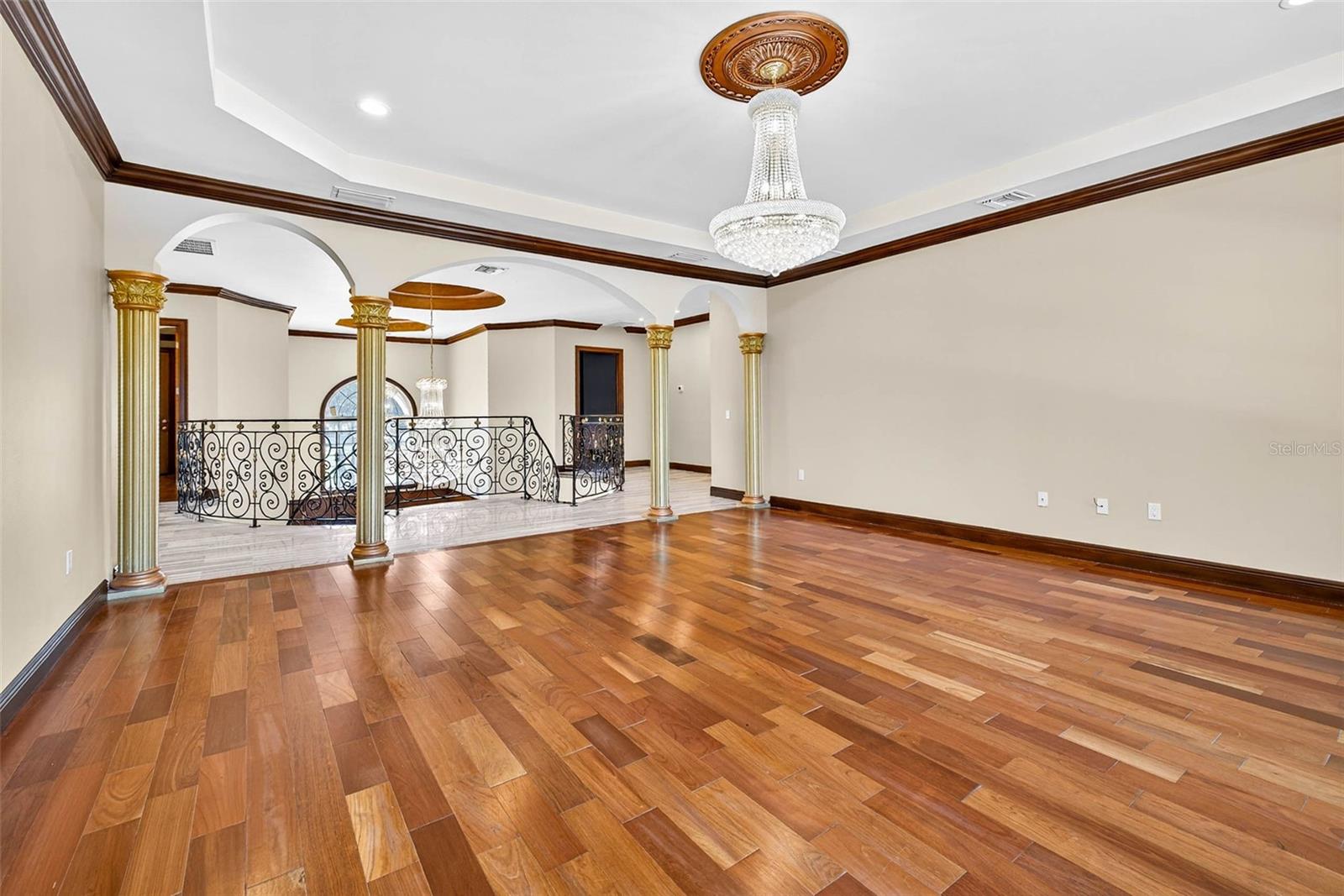 TB8438650 Property Photo