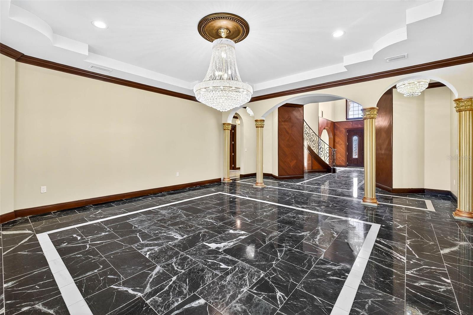 TB8438650 Property Photo