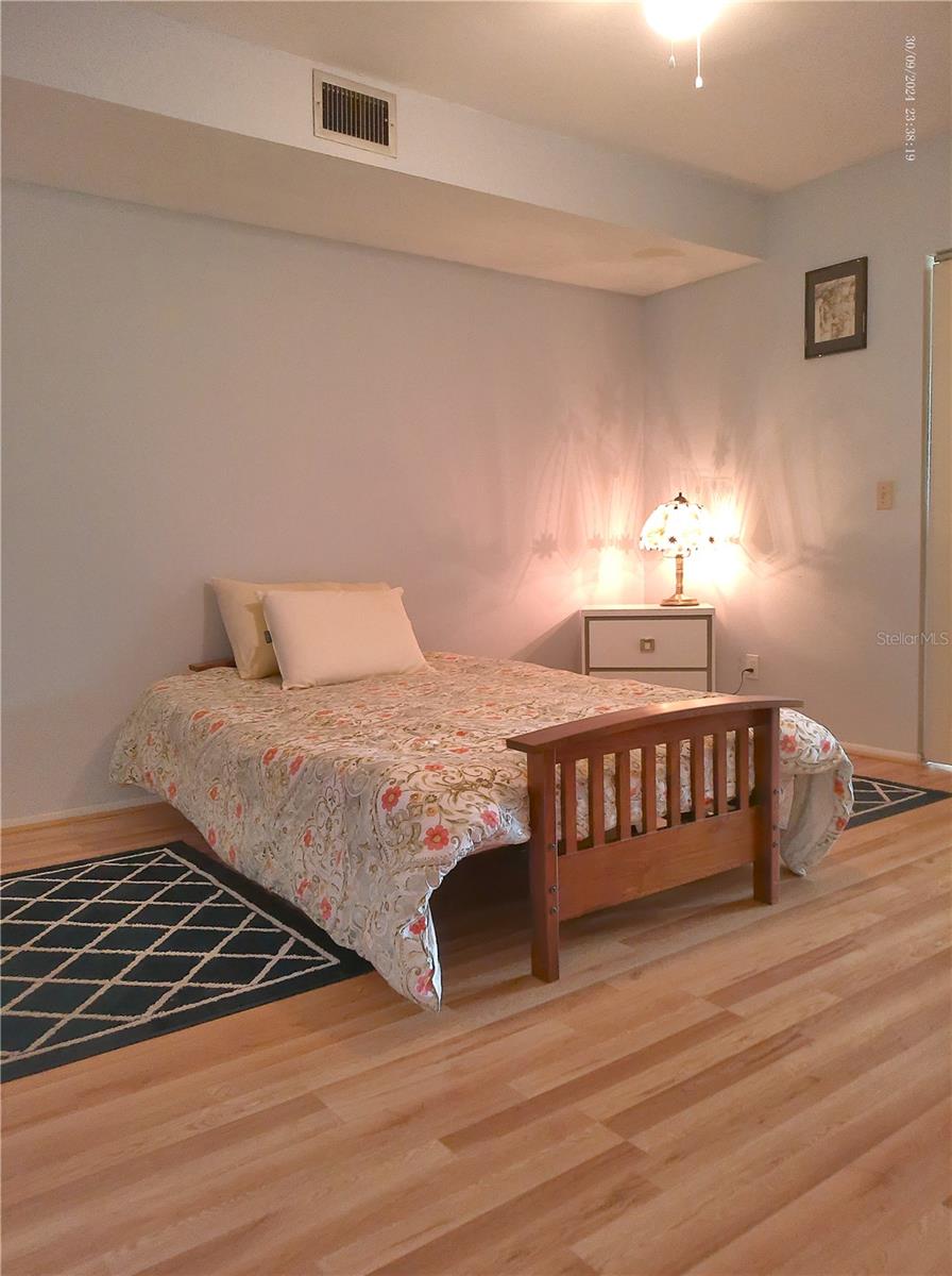 W7879946 Property Photo