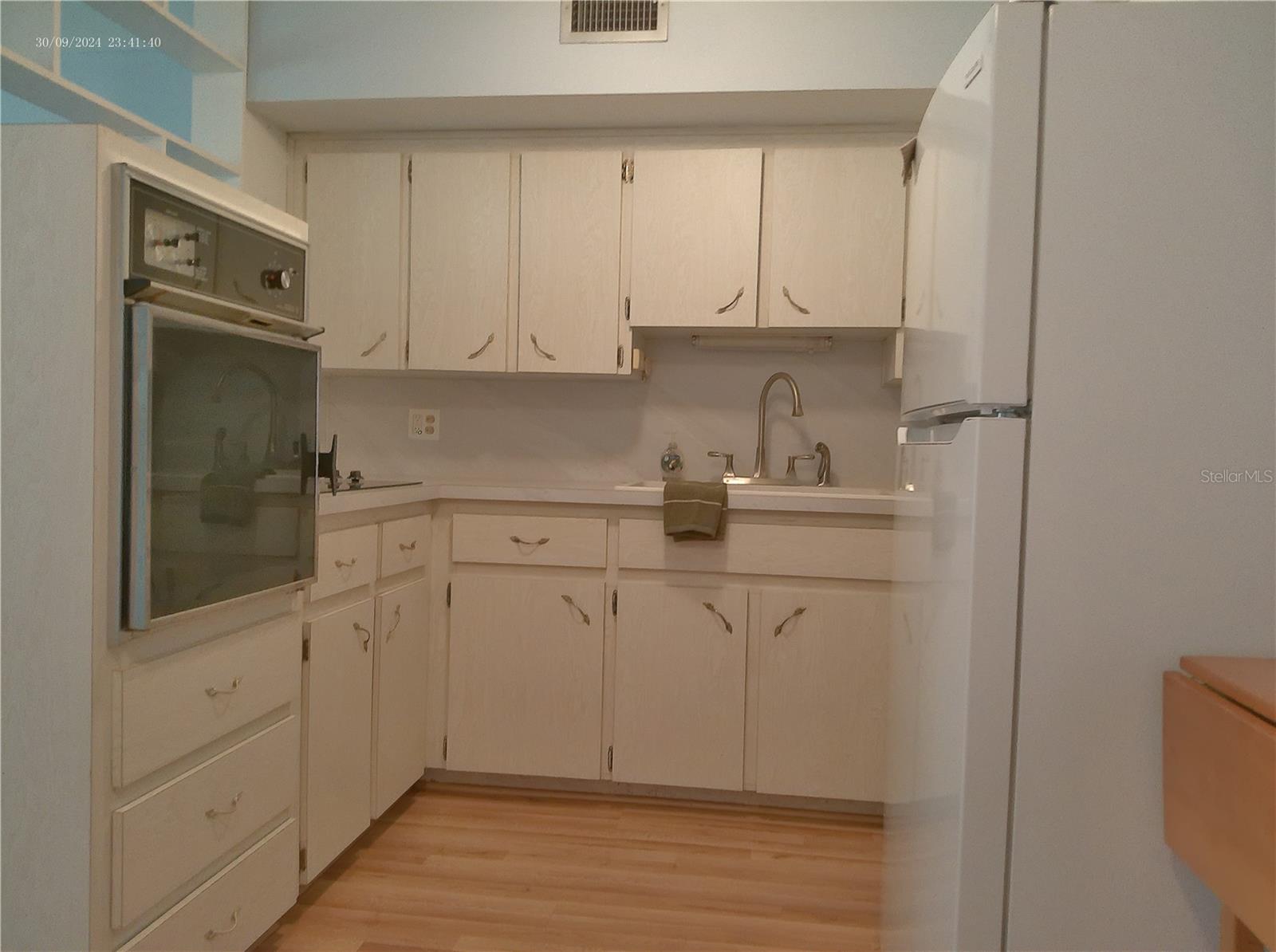 W7879946 Property Photo