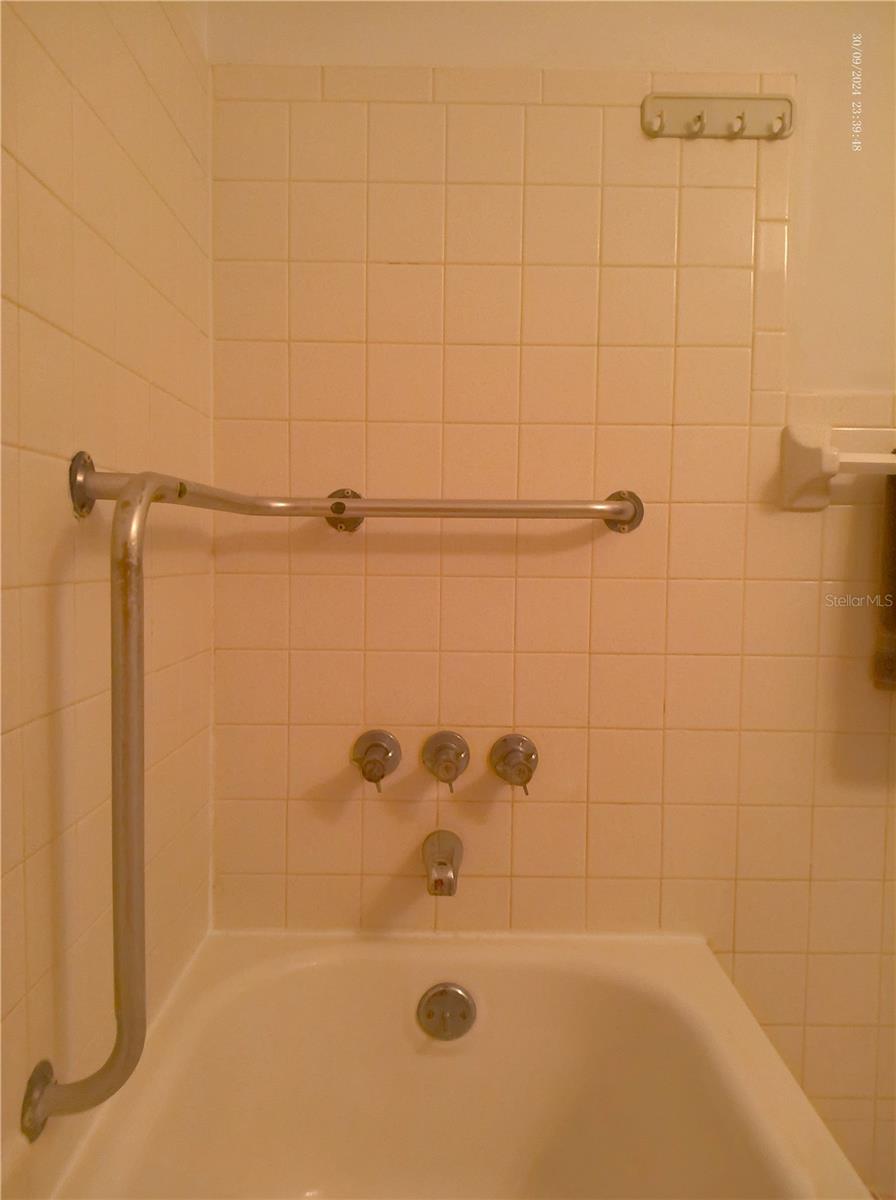 W7879946 Property Photo