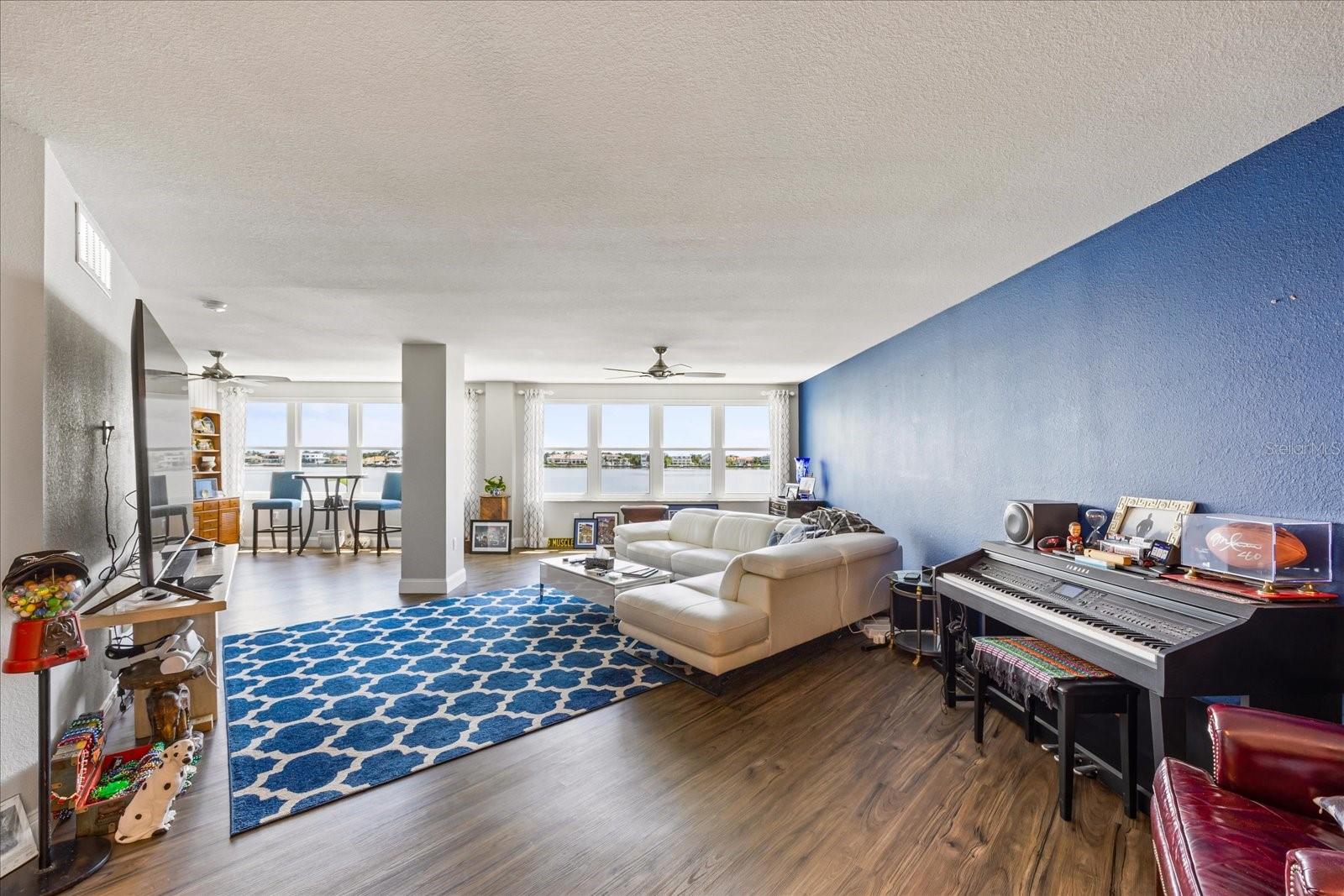 5200 BRITTANY DR S #303, ST PETERSBURG, FL, 33715