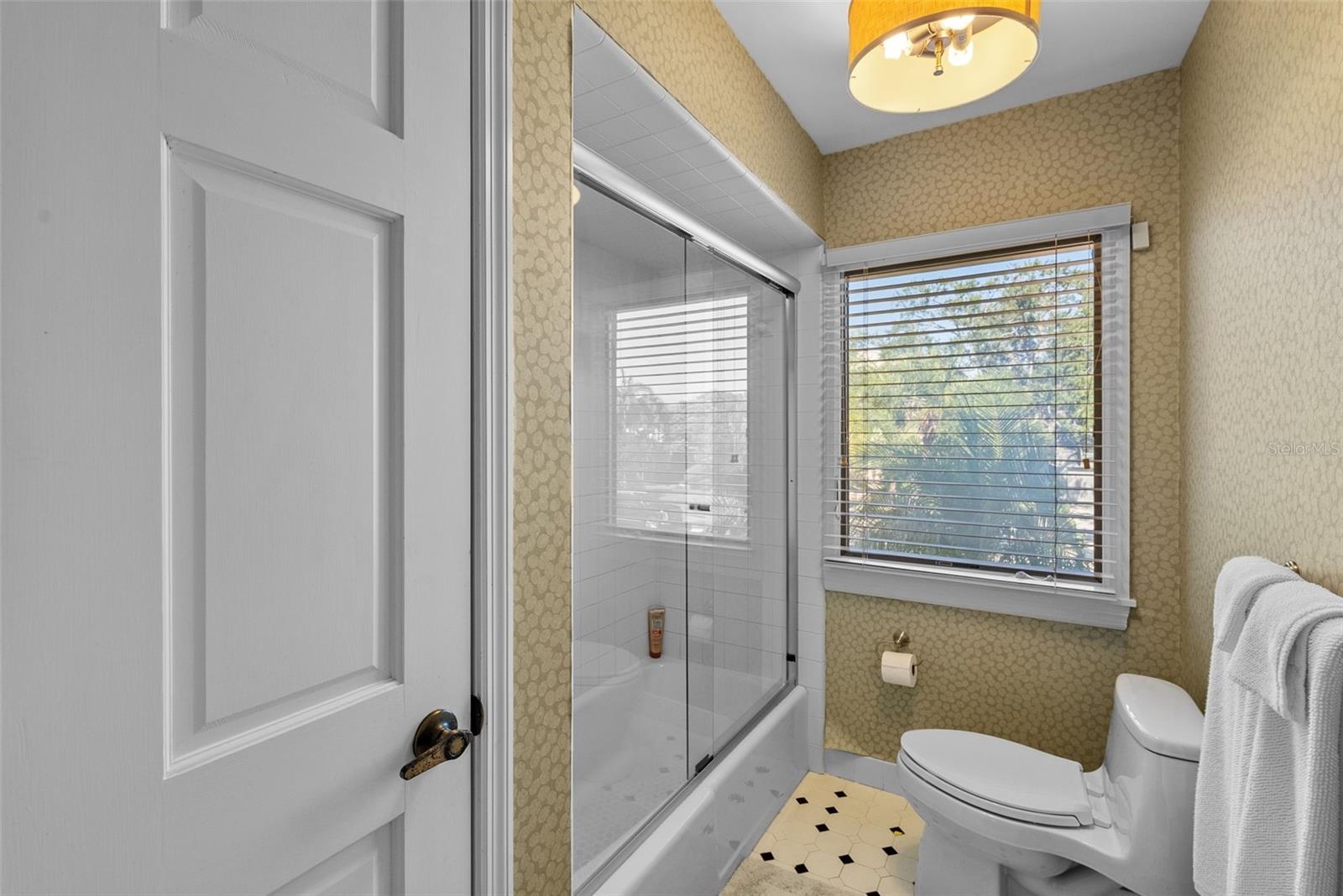 TB8438940 Property Photo