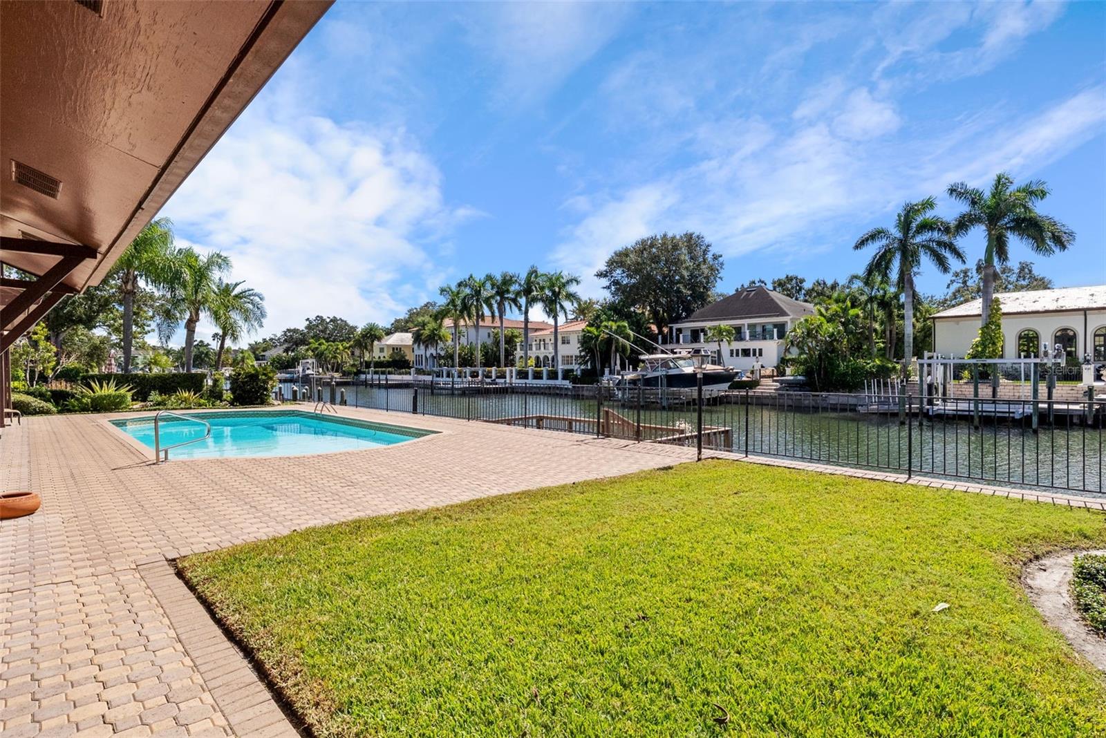 TB8438940 Property Photo