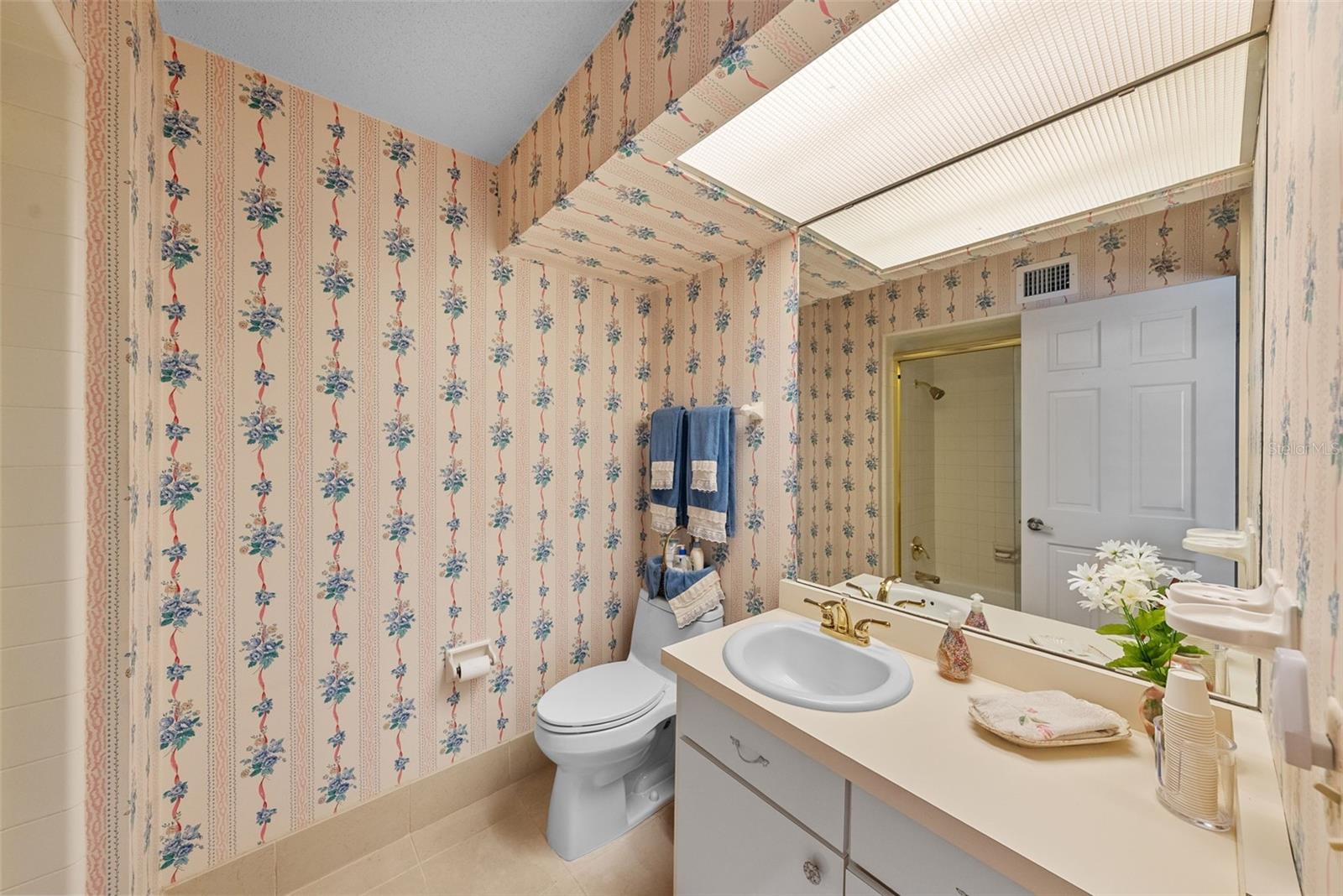 TB8438940 Property Photo