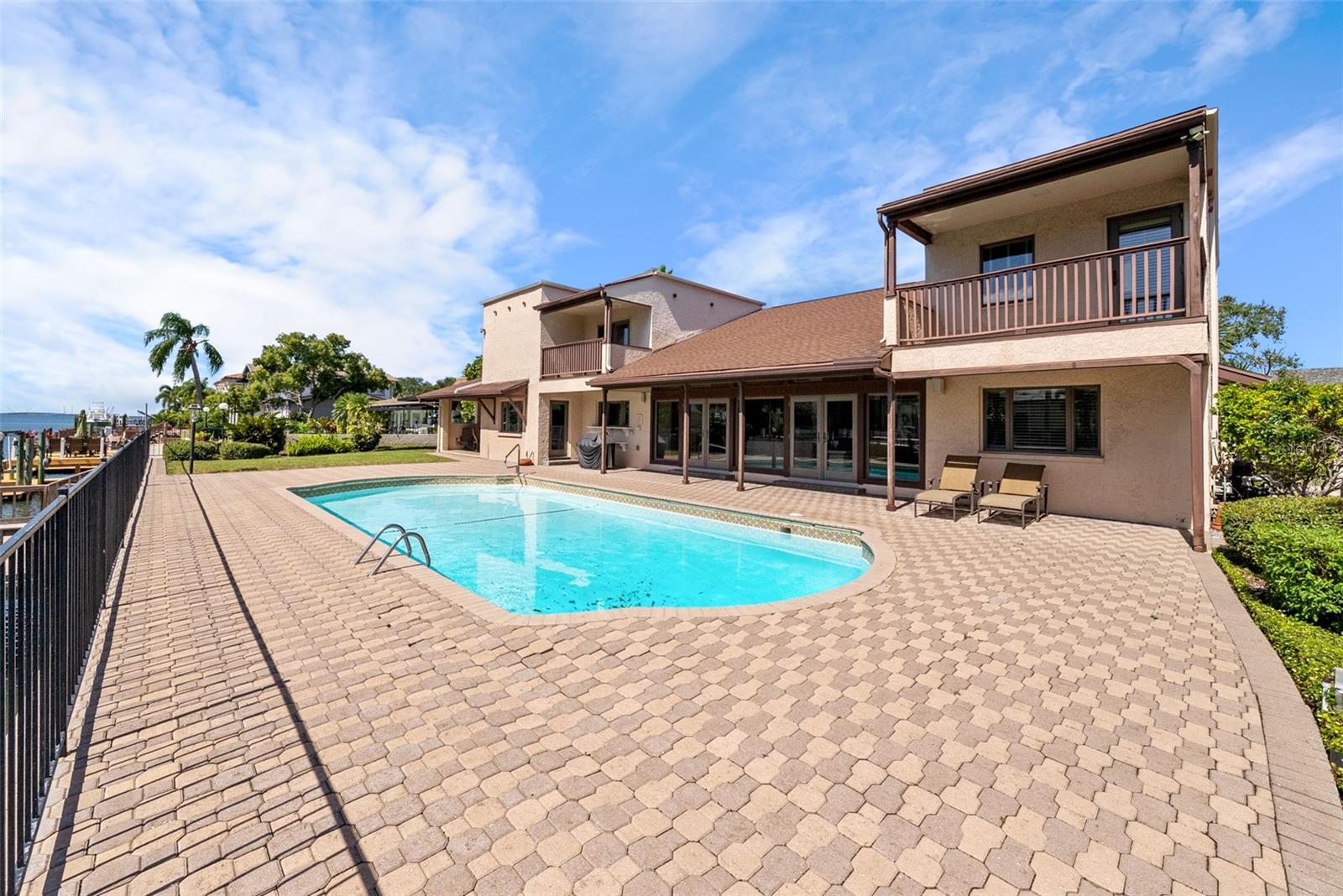 TB8438940 Property Photo