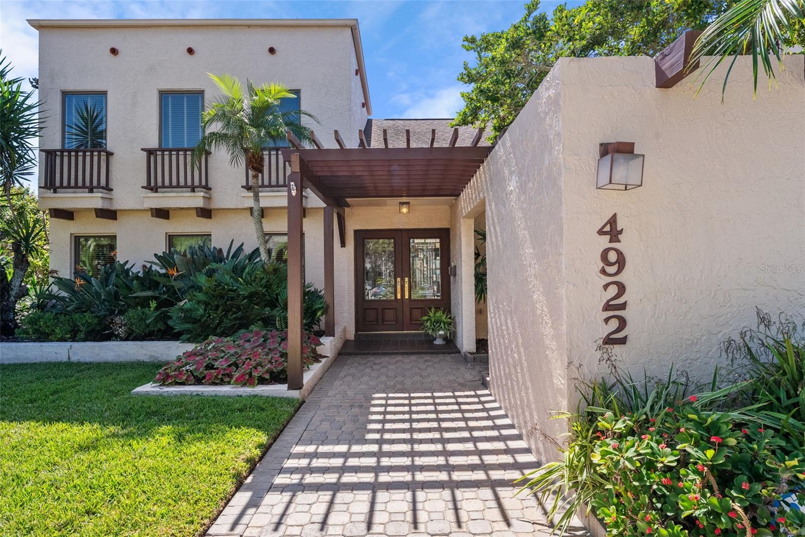 TB8438940 Property Photo