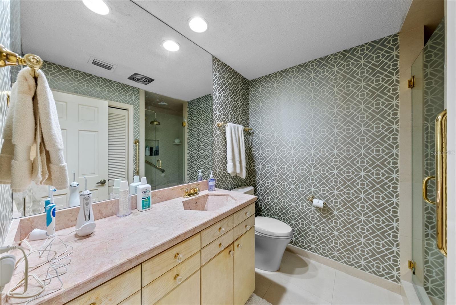 TB8438940 Property Photo