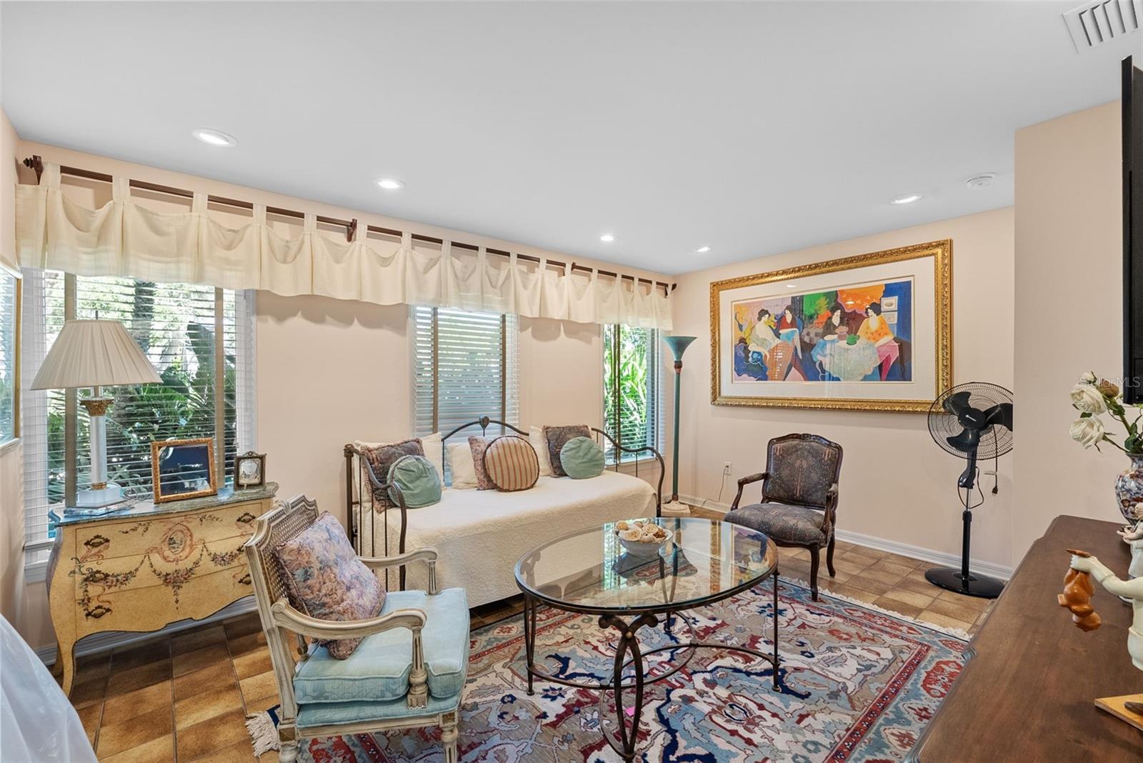 TB8438940 Property Photo