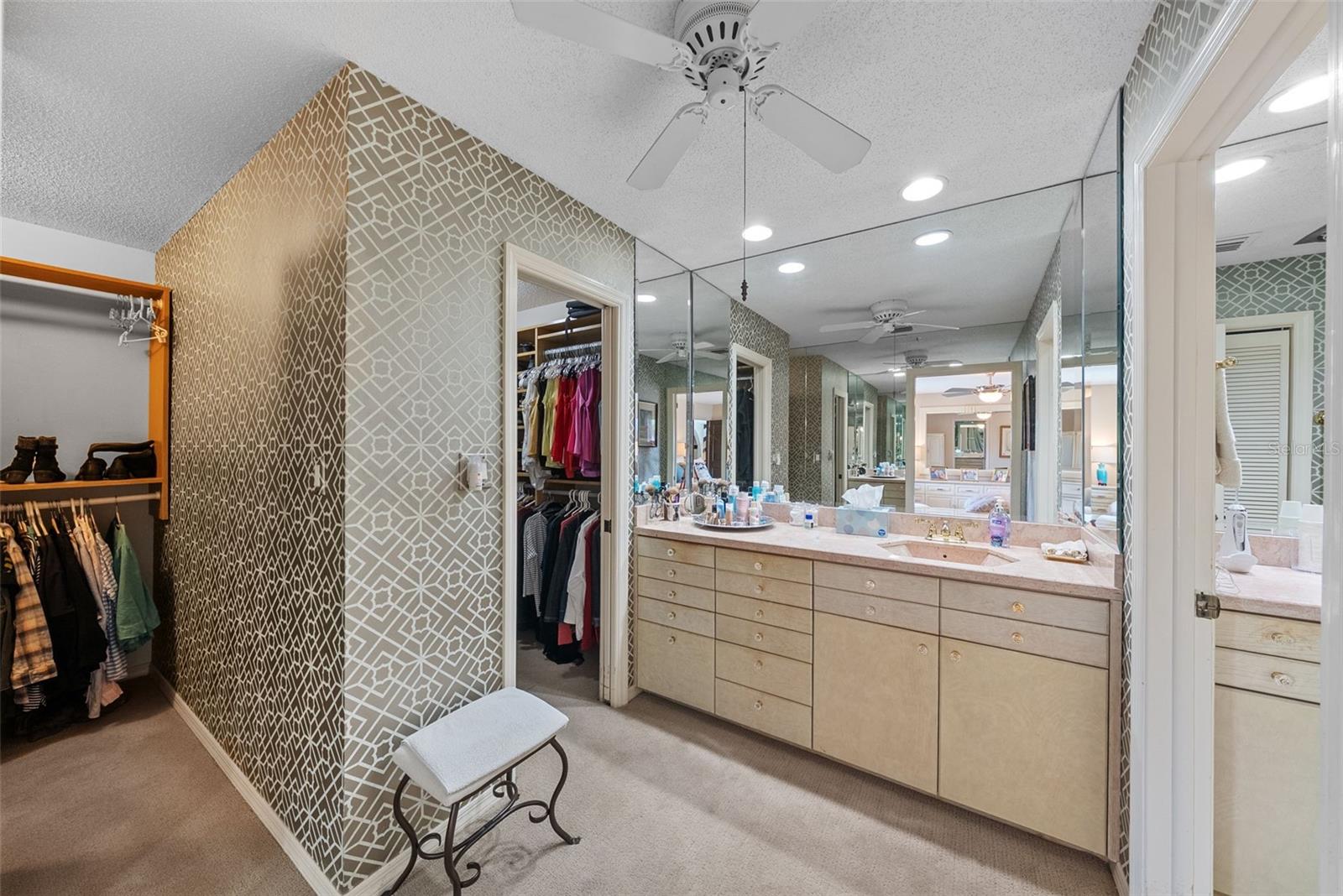 TB8438940 Property Photo