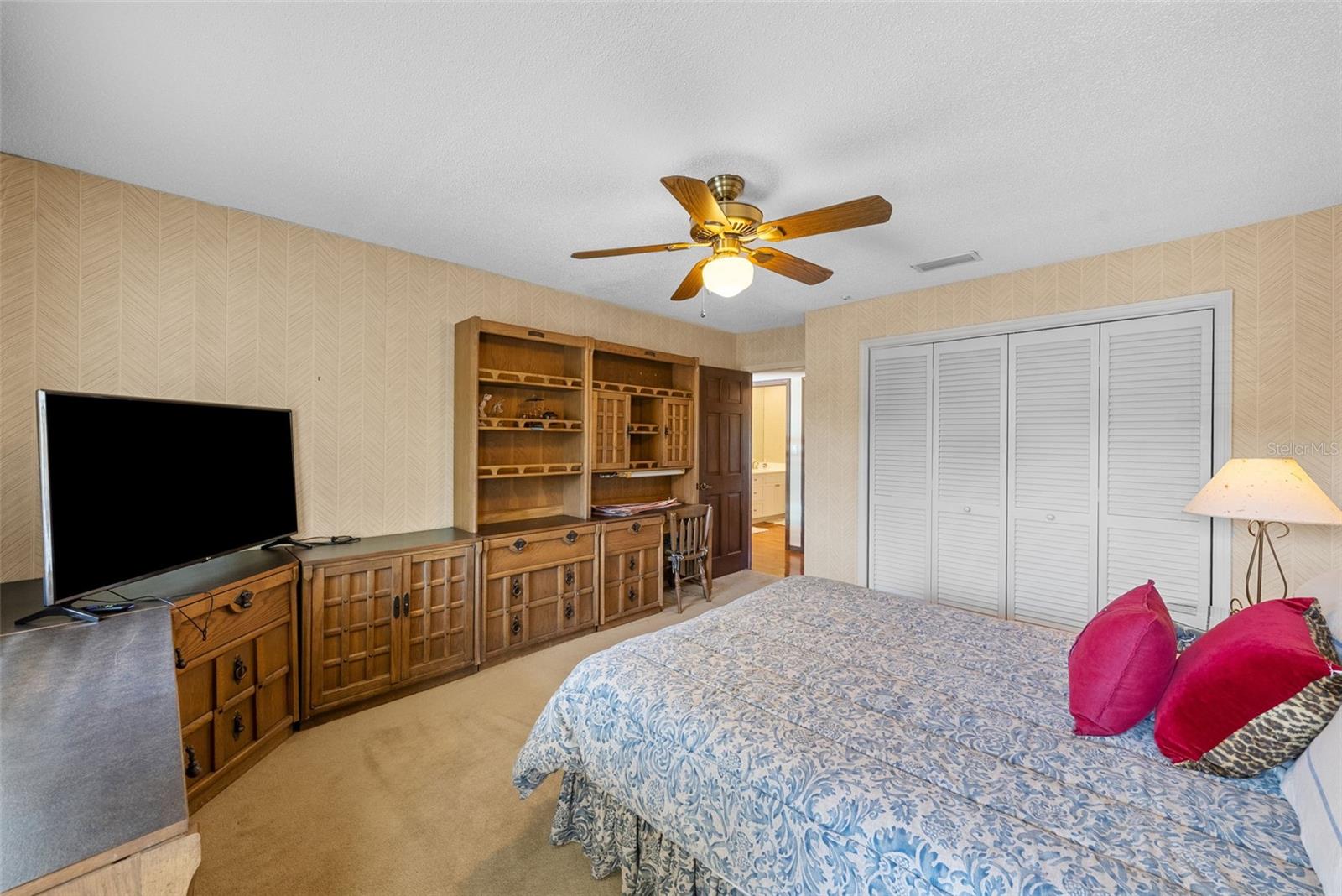 TB8438940 Property Photo