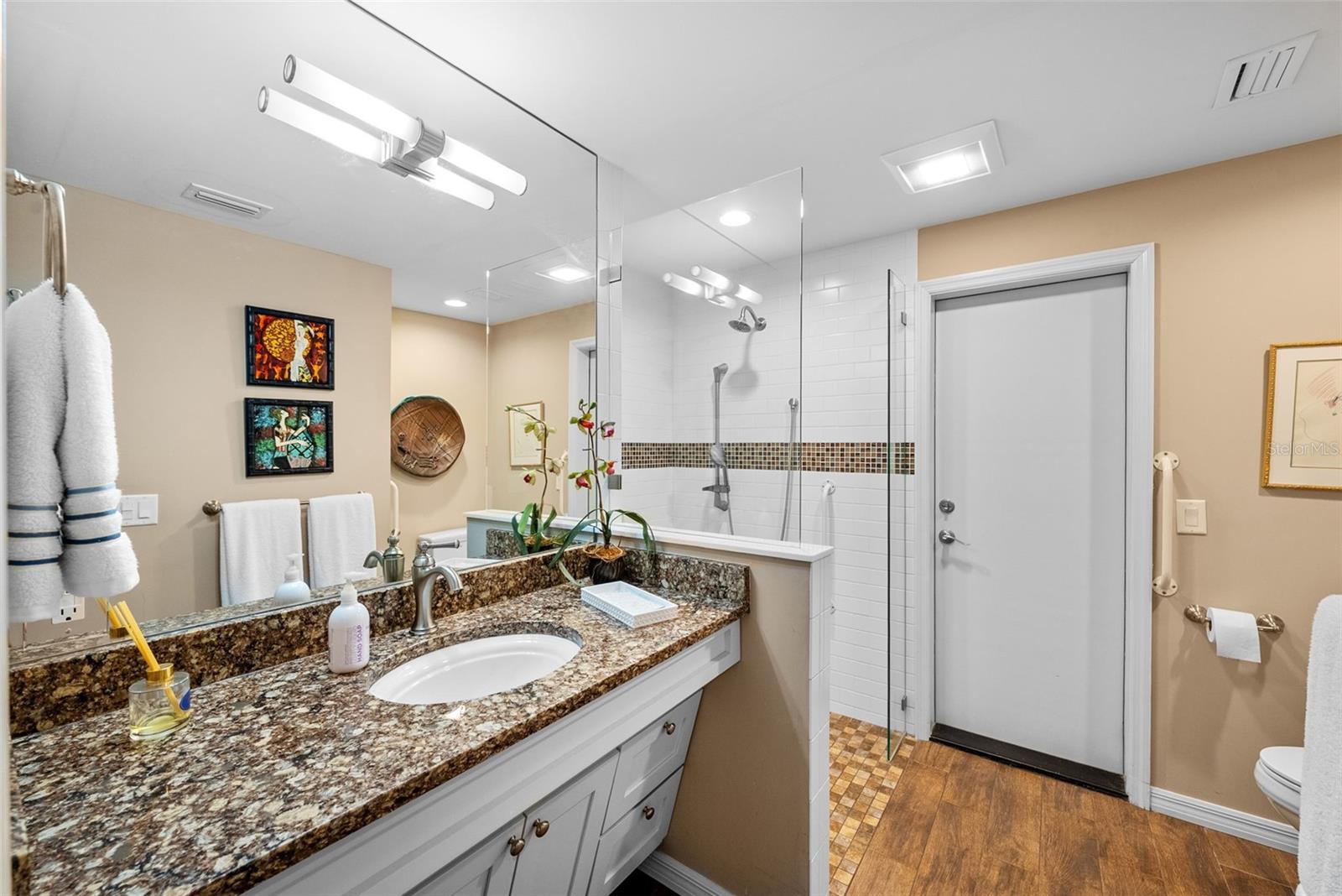 TB8438940 Property Photo