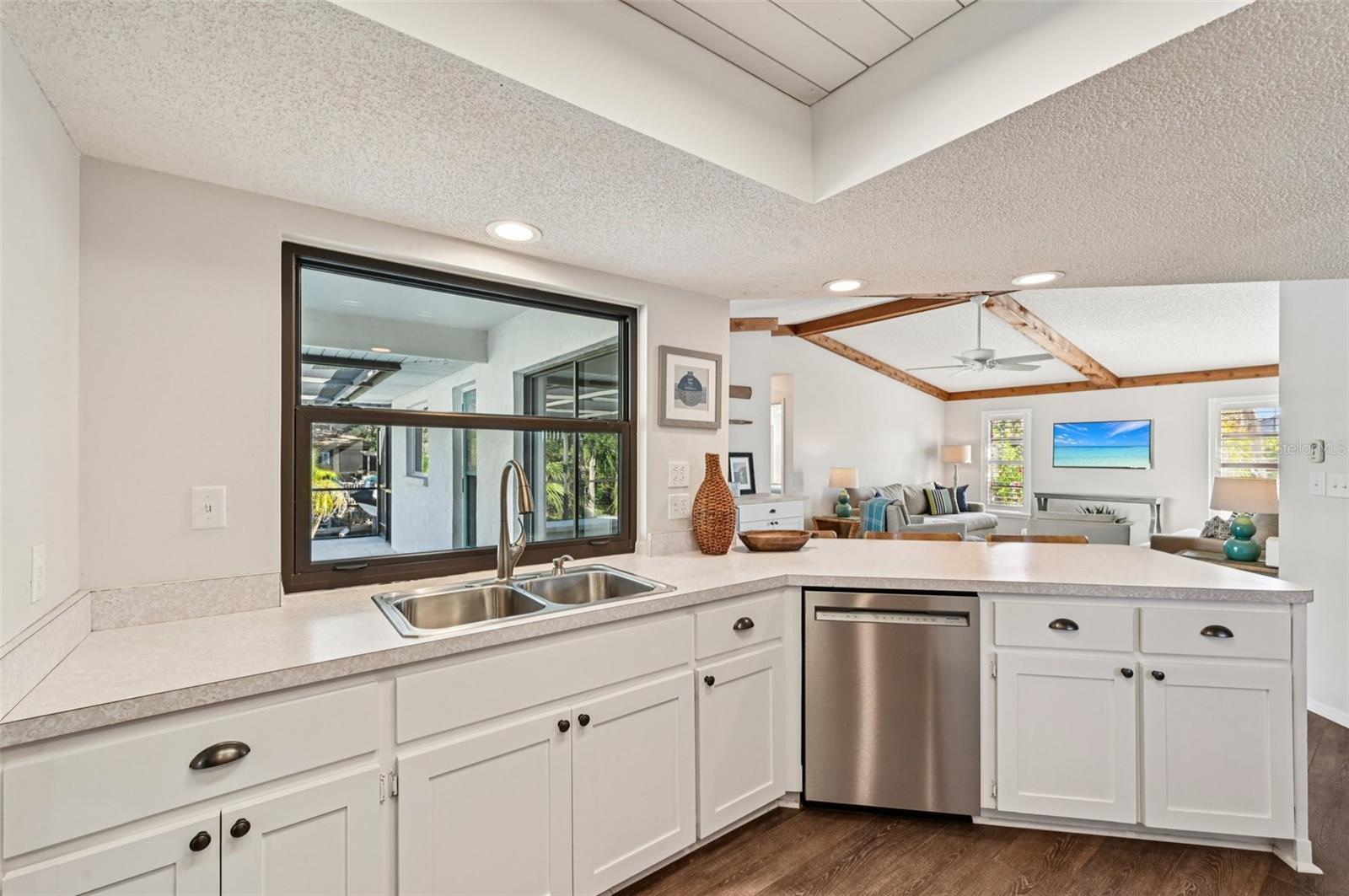 560 SANDLOR DR, ENGLEWOOD, FL, 34223