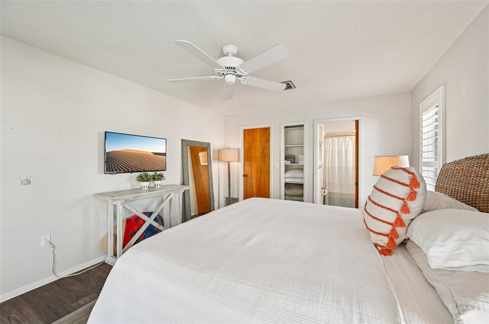 560 SANDLOR DR, ENGLEWOOD, FL, 34223