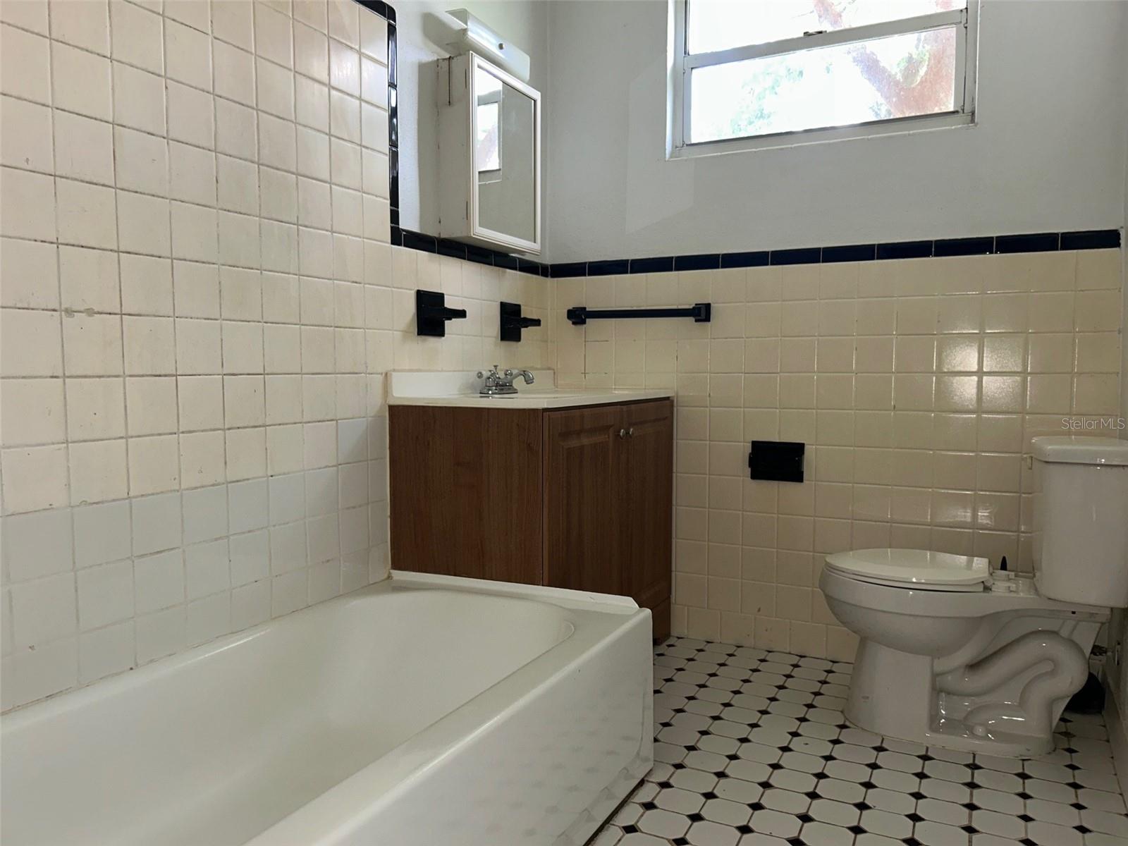 2316 N GRIFFIN DR, LEESBURG, FL, 34748