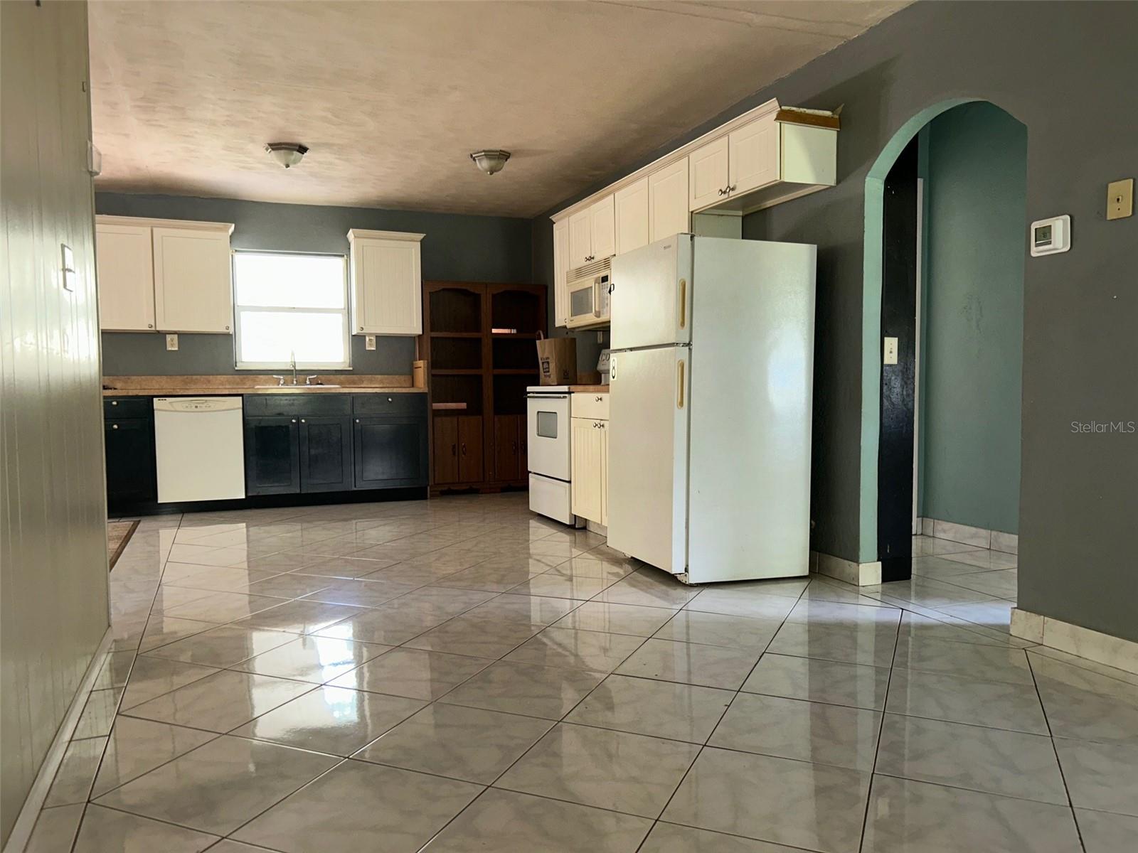 2316 N GRIFFIN DR, LEESBURG, FL, 34748