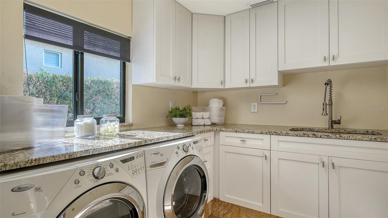 A4668868 Property Photo