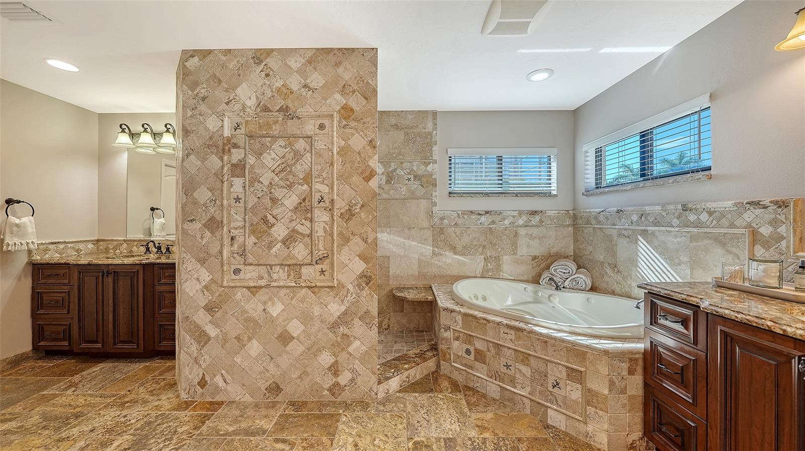 A4668868 Property Photo