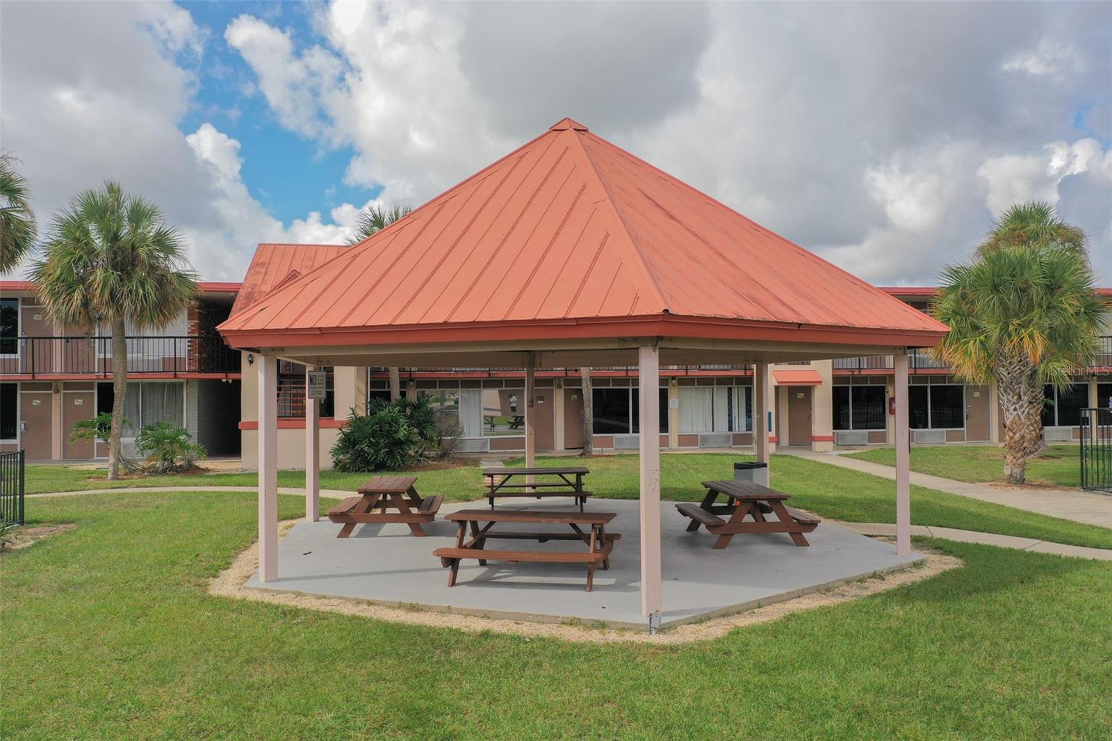 P4936731 Property Photo